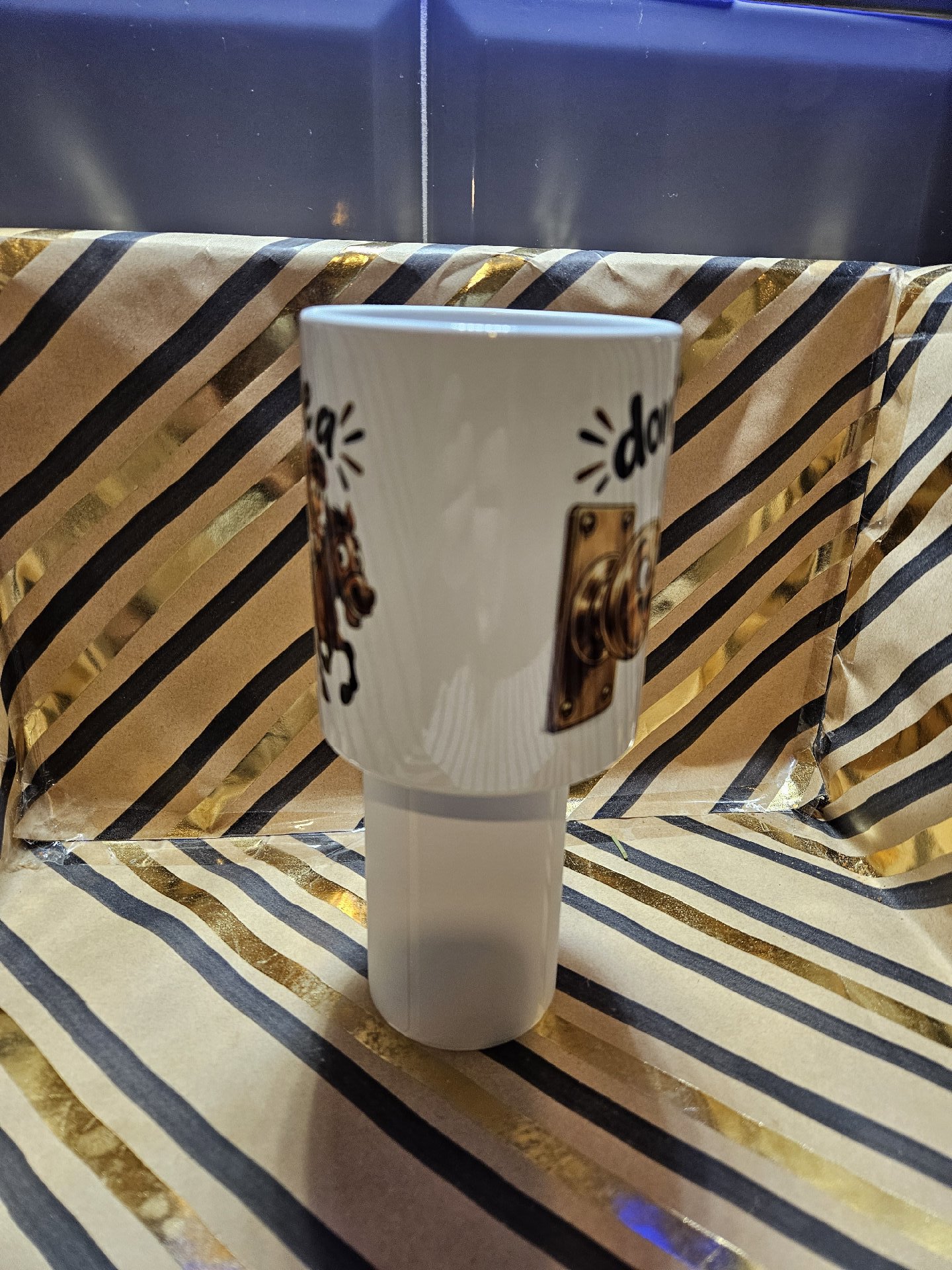 Novelty Ceramic Mug with Humorous Horse Racing Design, Unbranded, One Size, New condition — preloved on SilentSale®