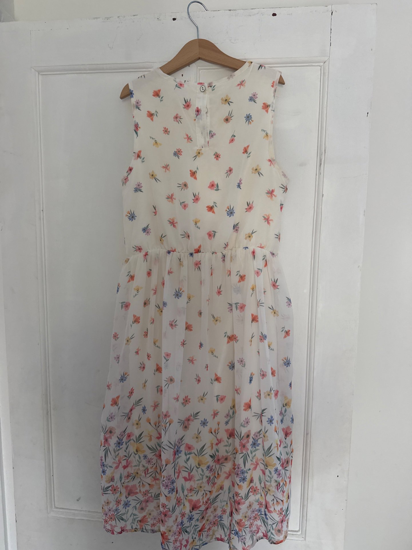 Girls Floral Sleeveless Midi Dress – Size 11-12, LC Waikiki, 12 years, Excellent condition — preloved on SilentSale®
