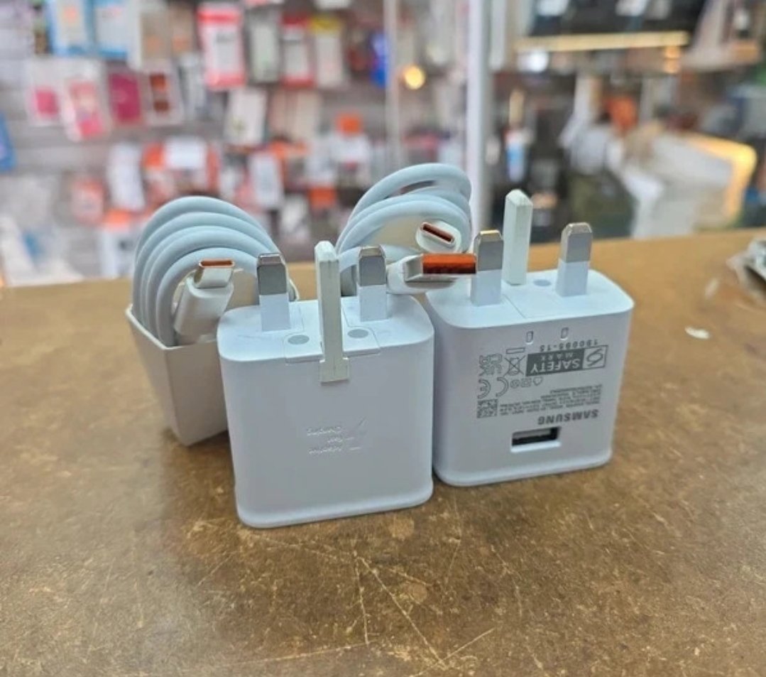 2x Samsung plug and 2x USB-C Fast Charger with Cable and UK Plug, Samsung, One Size, Excellent condition — preloved on SilentSale®