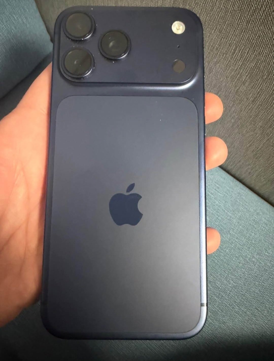 Apple I Phone 17 Pro Max 256GB Smartphone , Apple, 256GB, Excellent condition — preloved on SilentSale®