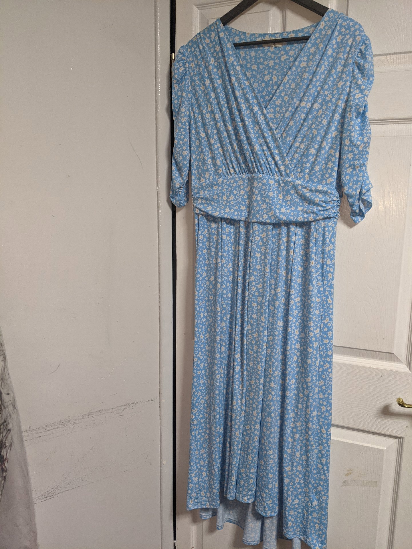 Blue Floral Print Maxi Dress with Puff Sleeves, Jolie Moi, 18, Excellent condition — preloved on SilentSale®