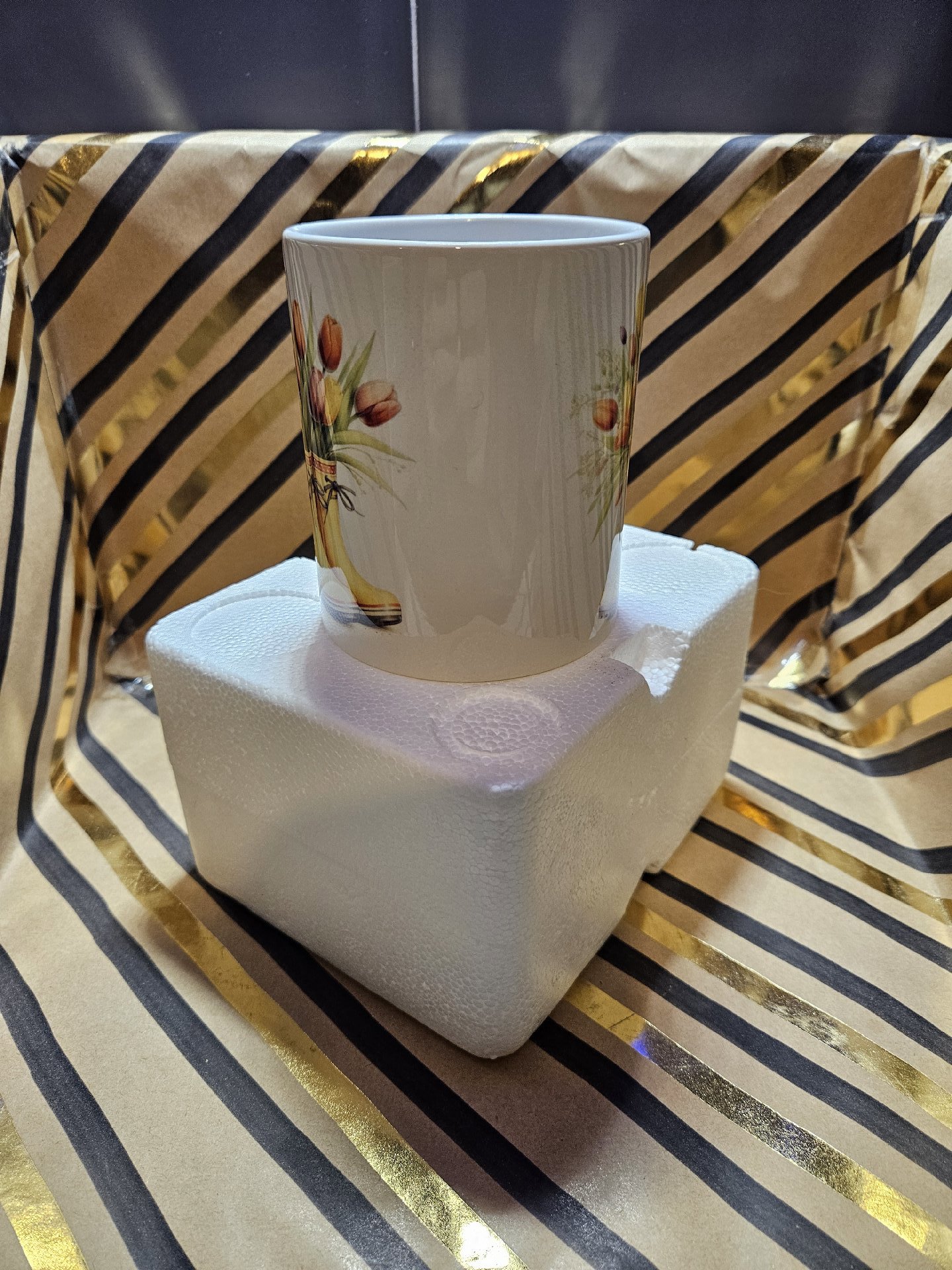 Ceramic Mug with Tulip Boot Design, Unbranded, One Size, New condition — preloved on SilentSale®