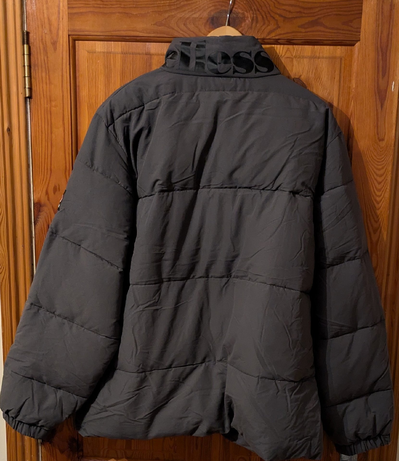 Ellesse Grey Puffer Jacket – UK 4XL, Ellesse, 4XL, New condition — preloved on SilentSale®