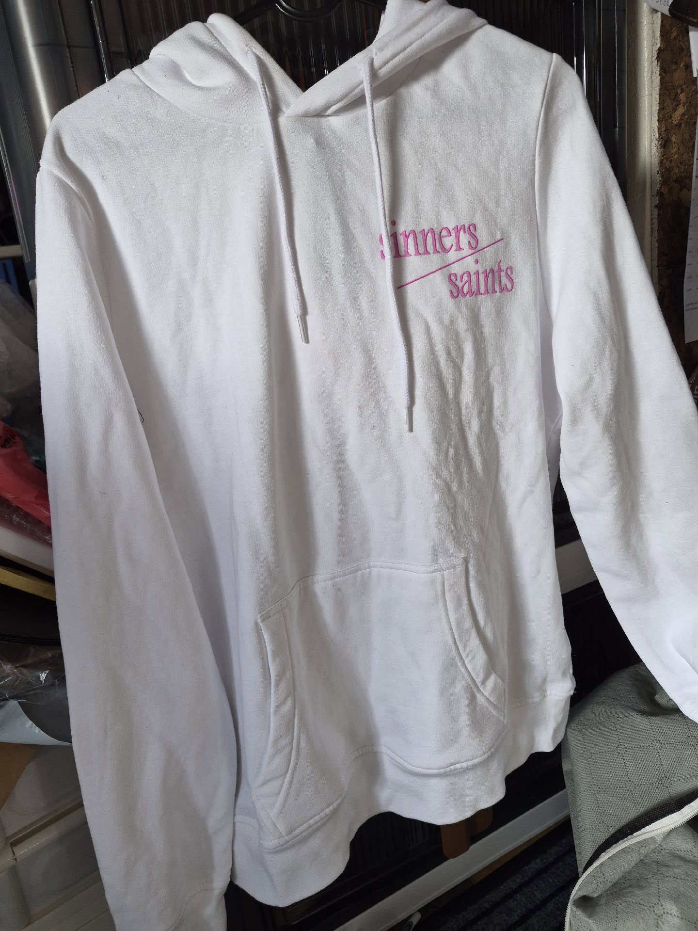 Mister Tee White Sinners Saints Hoodie – Size M, Mister Tee, M, New condition — preloved on SilentSale®