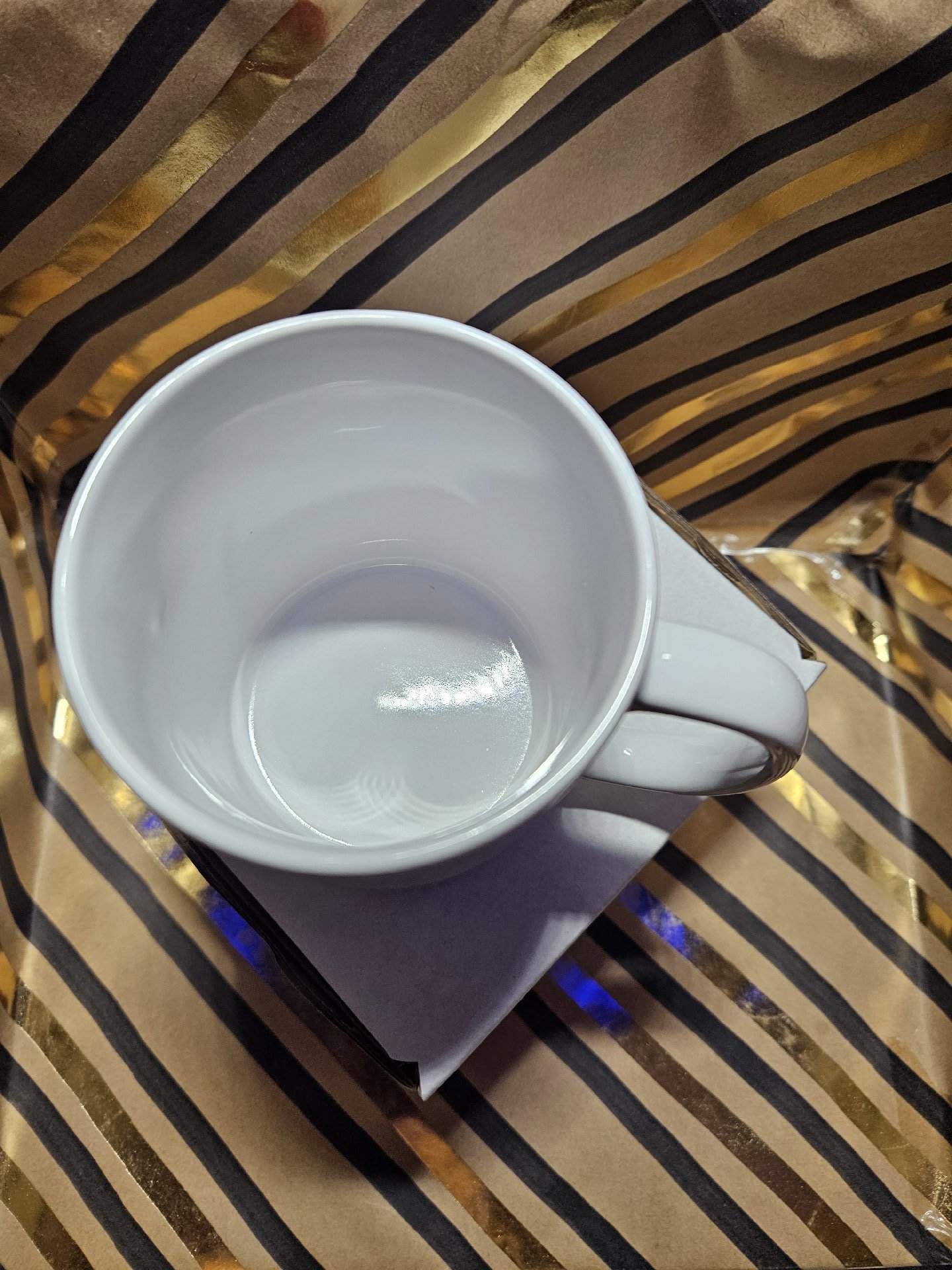 Love Lives Here White Ceramic Mug, Unbranded, One Size, New condition — preloved on SilentSale®