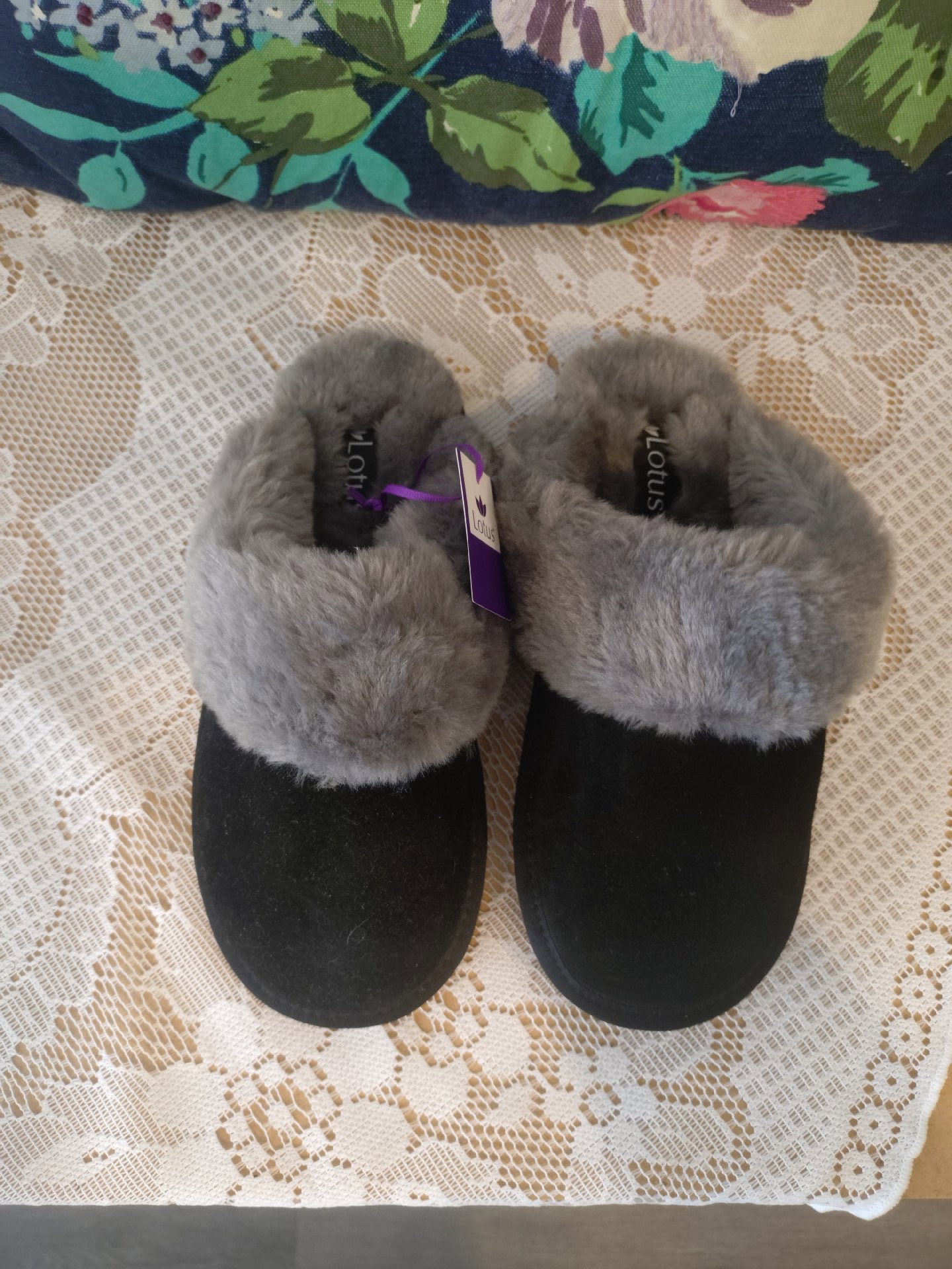  Lotus Loungewear Black Faux Fur Lined Slippers – UK 4, Lotus, 4, New condition — preloved on SilentSale®