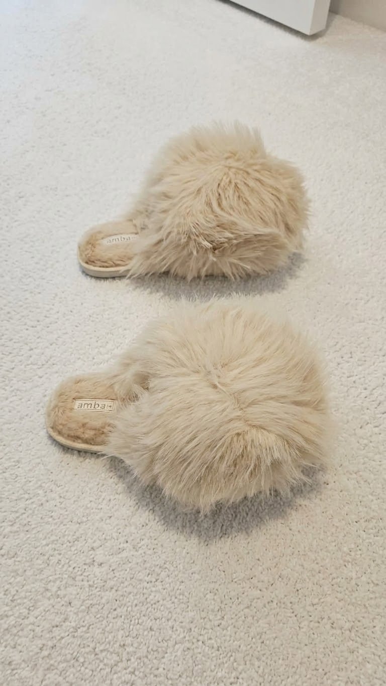 Beige Faux Fur Slippers, Amba, 7, New condition — preloved on SilentSale®
