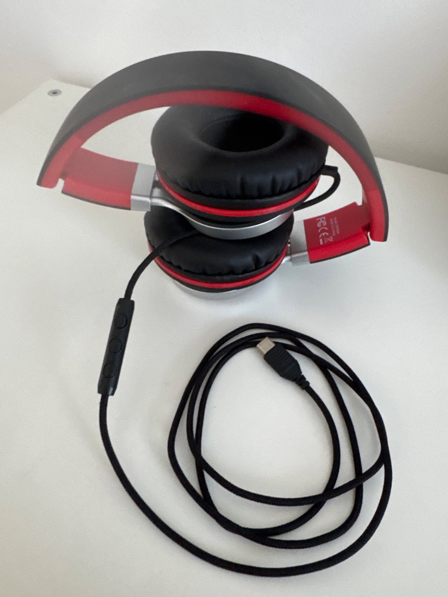 Bywulanda Wired Over-Ear Headphones Red and Black, Bywulanda, One Size, Excellent condition — preloved on SilentSale®