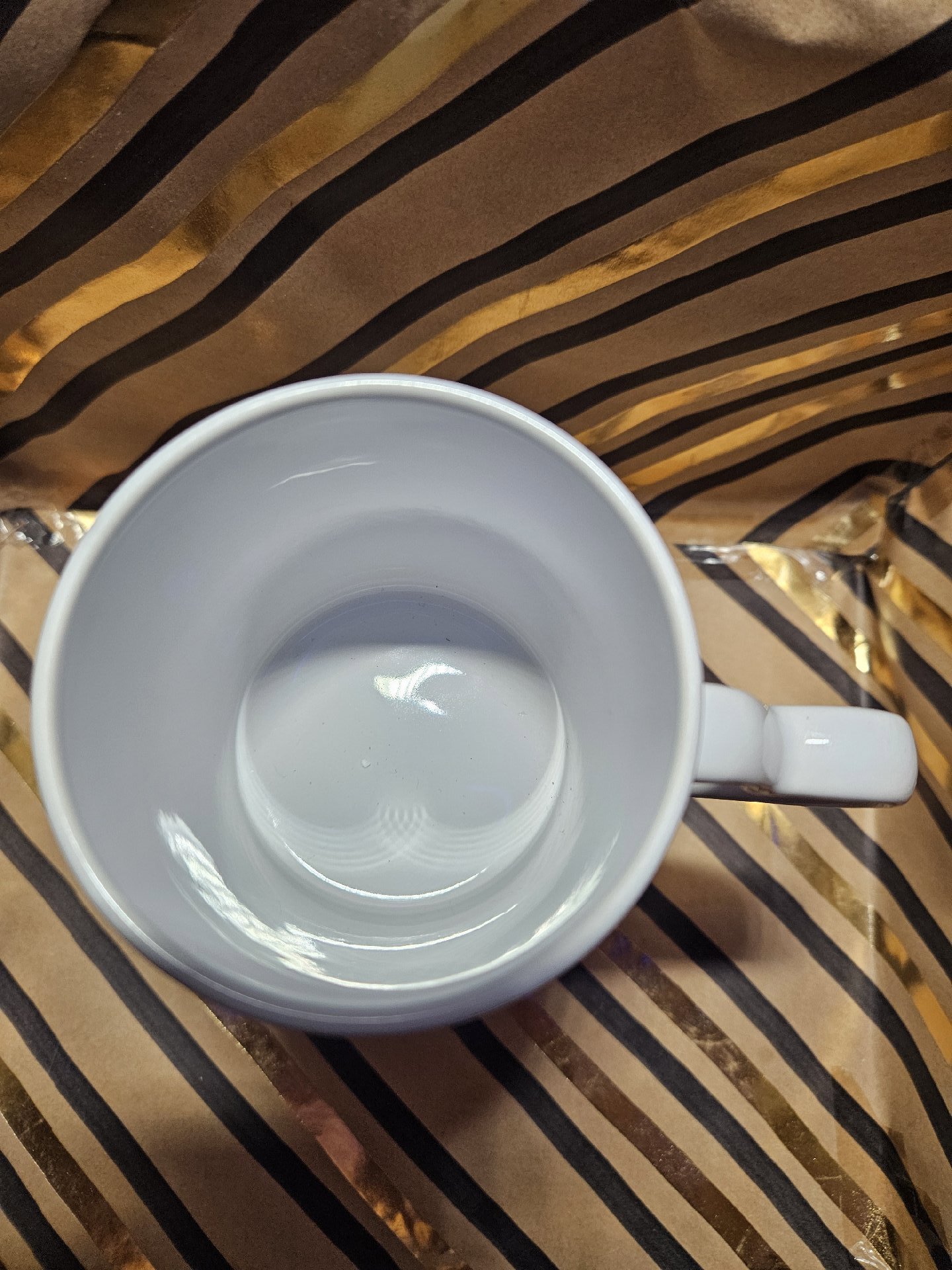 White Ceramic Mug with Heart Handle and Puzzle Design, Unbranded, One Size, New condition — preloved on SilentSale®