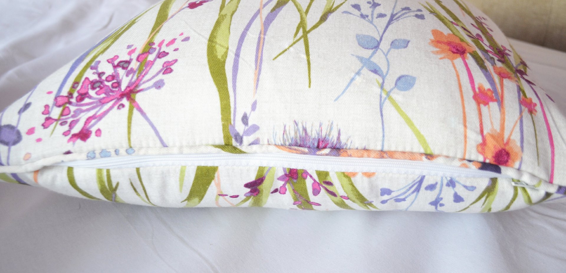 Floral Print Cushion Cover with Zip Closure, Unbranded, One Size, New condition — preloved on SilentSale®