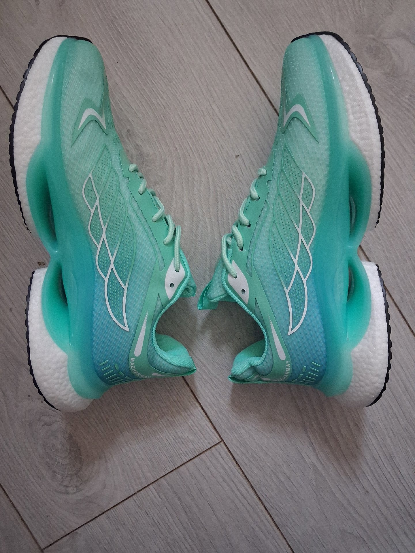 Mayhem Green Running Trainers, Unbranded, 6, Excellent condition — preloved on SilentSale®