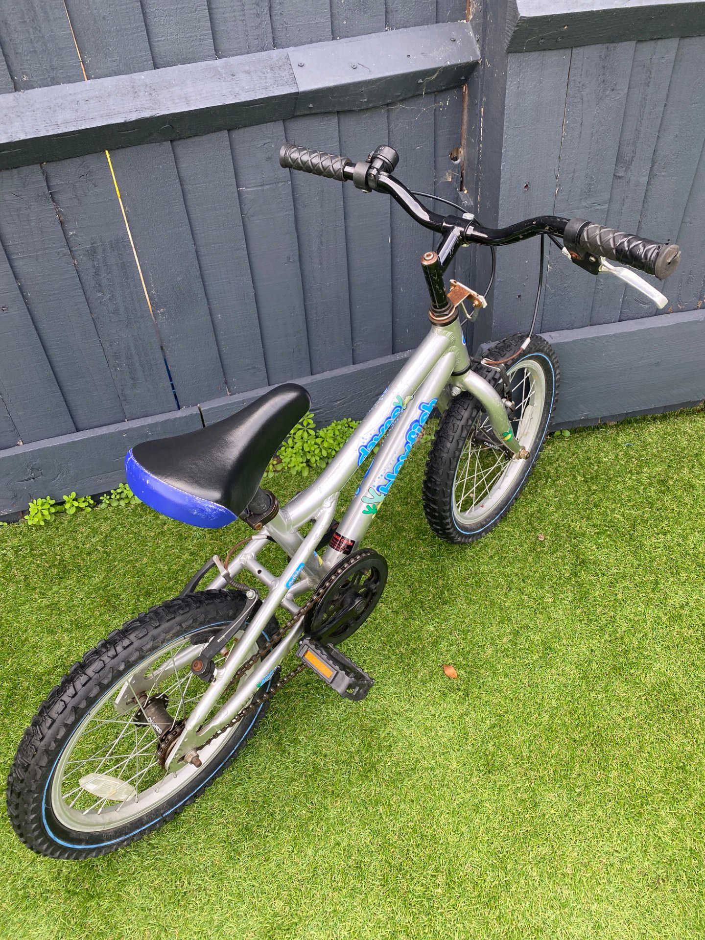 Children's Silver Bicycle with Training Wheels, Dawes, 5 years, Good condition — preloved on SilentSale®