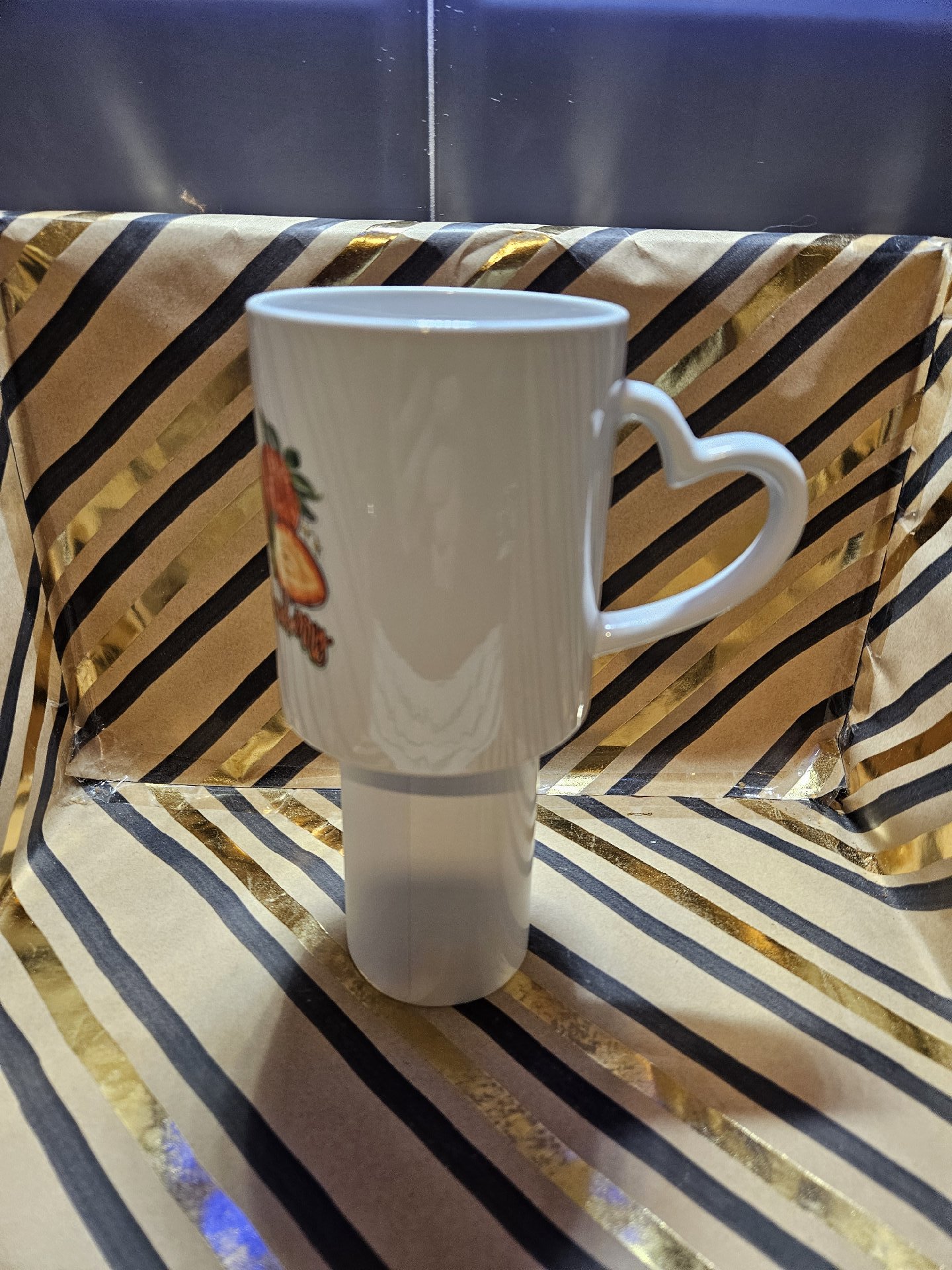 Peace Love Strawberry White Ceramic Mug with Heart Handle, Unbranded, One Size, New condition — preloved on SilentSale®