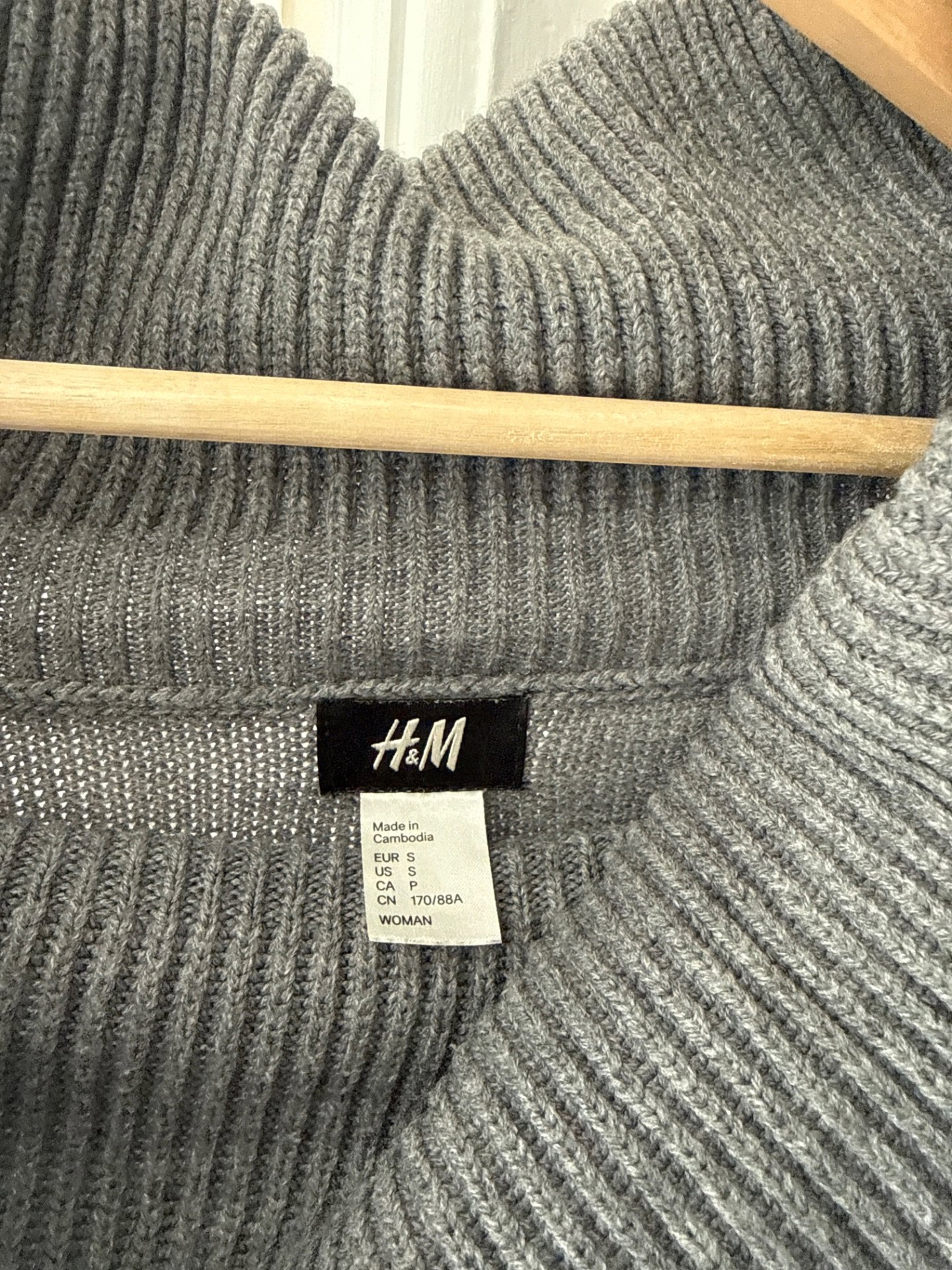 H&M Grey Cowl Neck Jumper – Size M, H&M, M, Good condition — preloved on SilentSale®