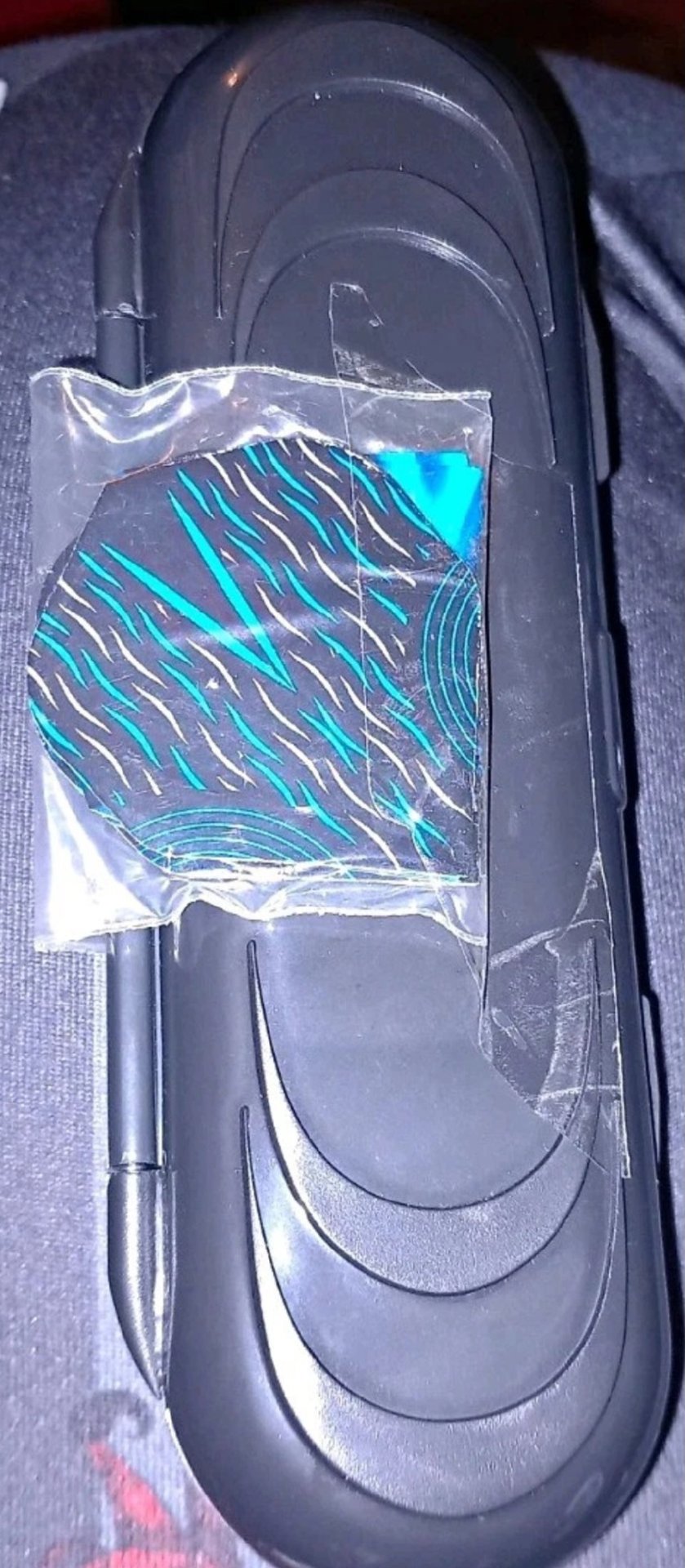 Darts Set with Blue and Black Barrels and Case, Unbranded, Small (up to A4), Excellent condition — preloved on SilentSale®