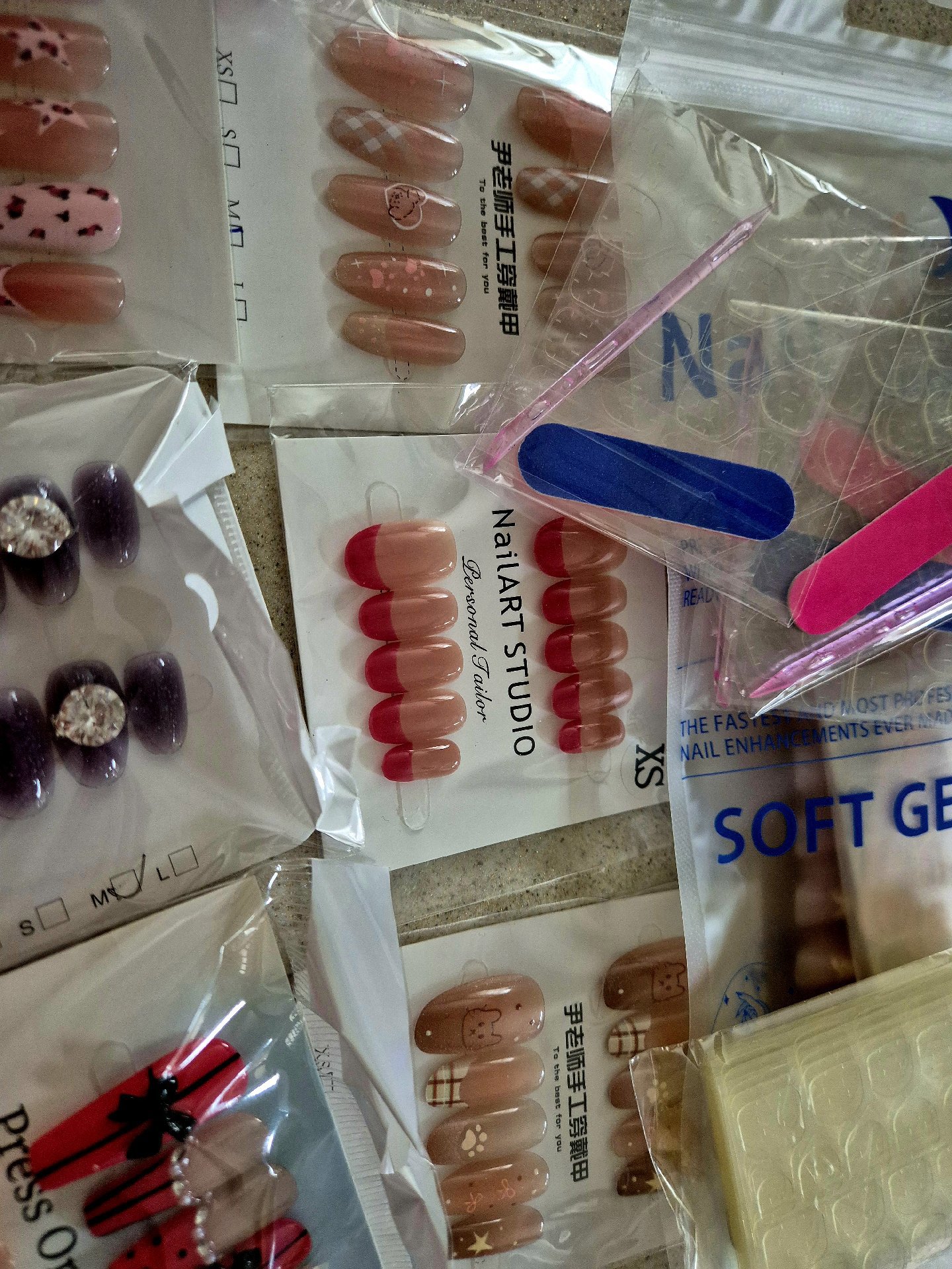 Assorted Press On False Nails Set with Nail Files and Glue x30, Unbranded, One Size, New condition — preloved on SilentSale®