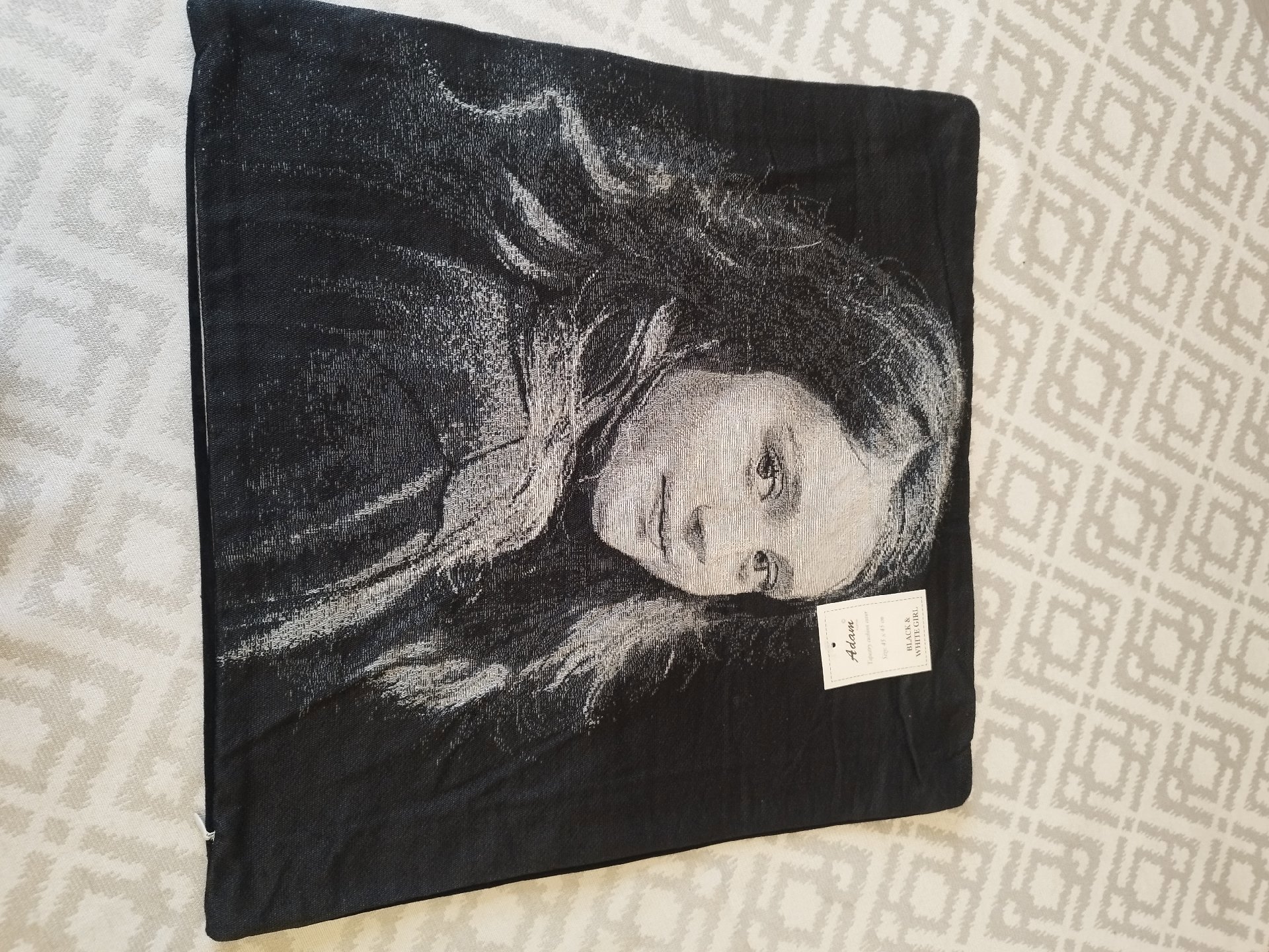 8× Adam Home Black & White Girl Tapestry Cushion Cover 45x45 cm, Adams, 45 x 45 cm, Excellent condition — preloved on SilentSale®