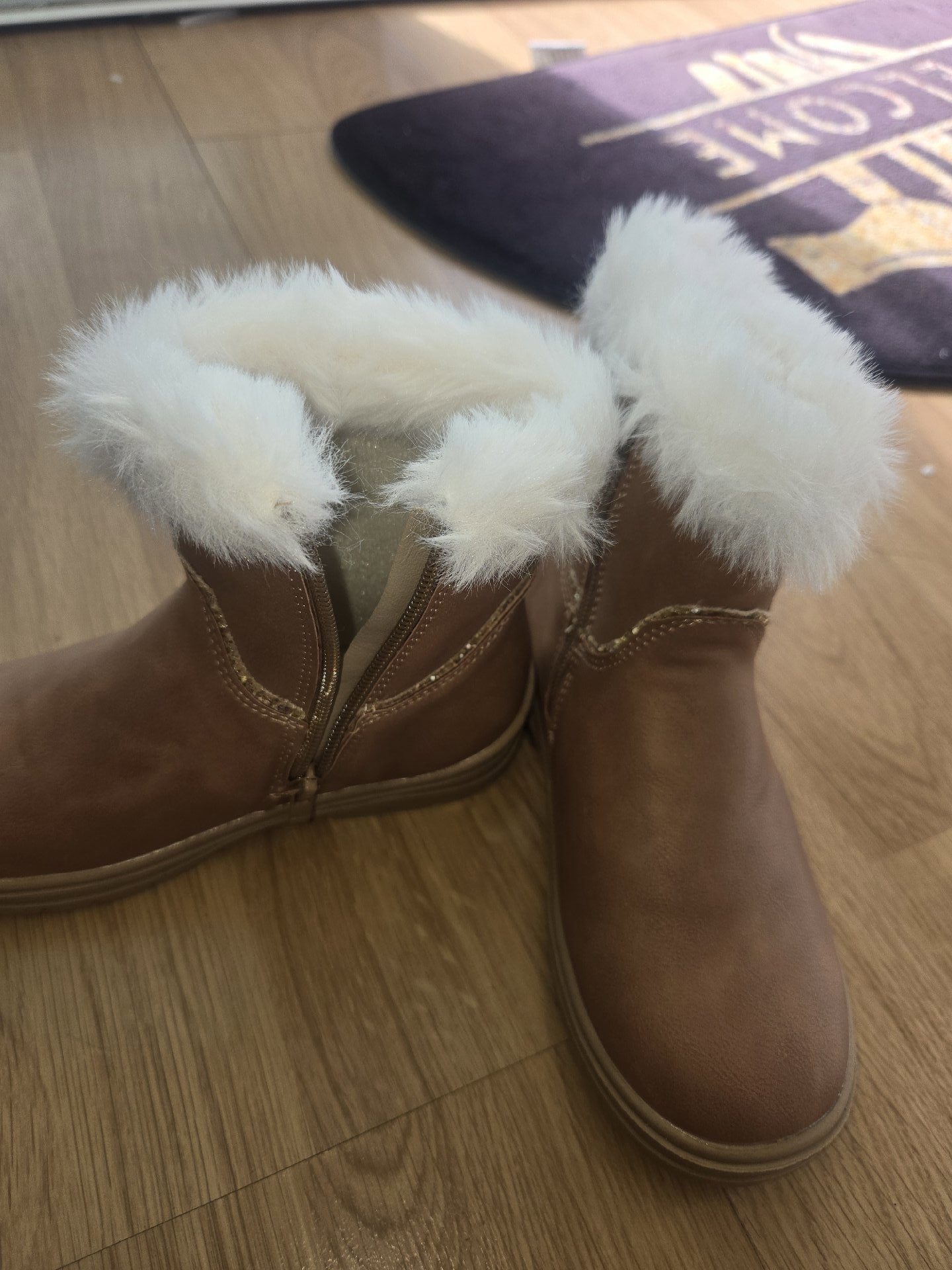 Brown Faux Fur Lined Kids Winter Boots with Cat Face Detail, Unbranded, UK 29, Excellent condition — preloved on SilentSale®