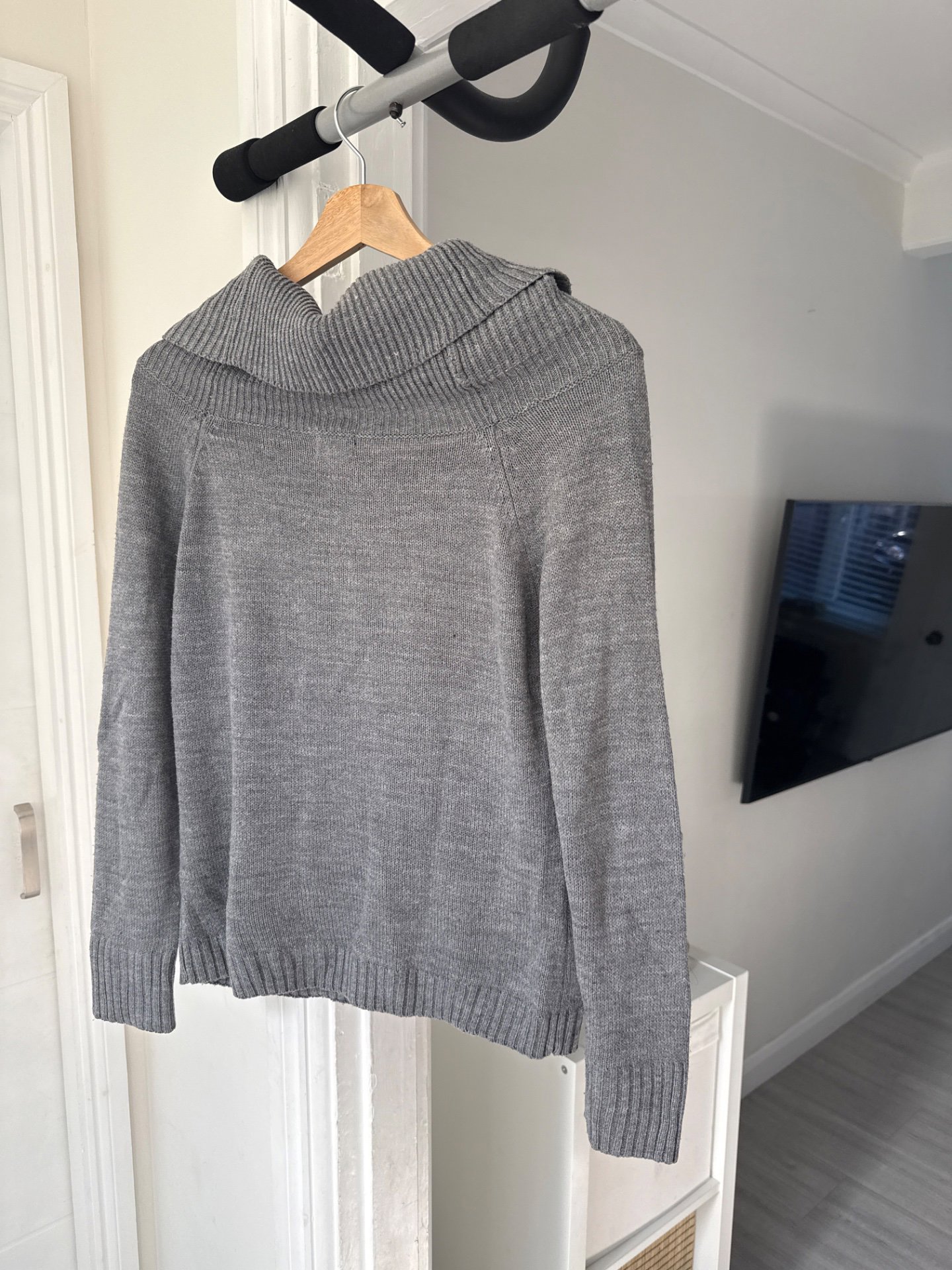 H&M Grey Cowl Neck Jumper – Size M, H&M, M, Good condition — preloved on SilentSale®