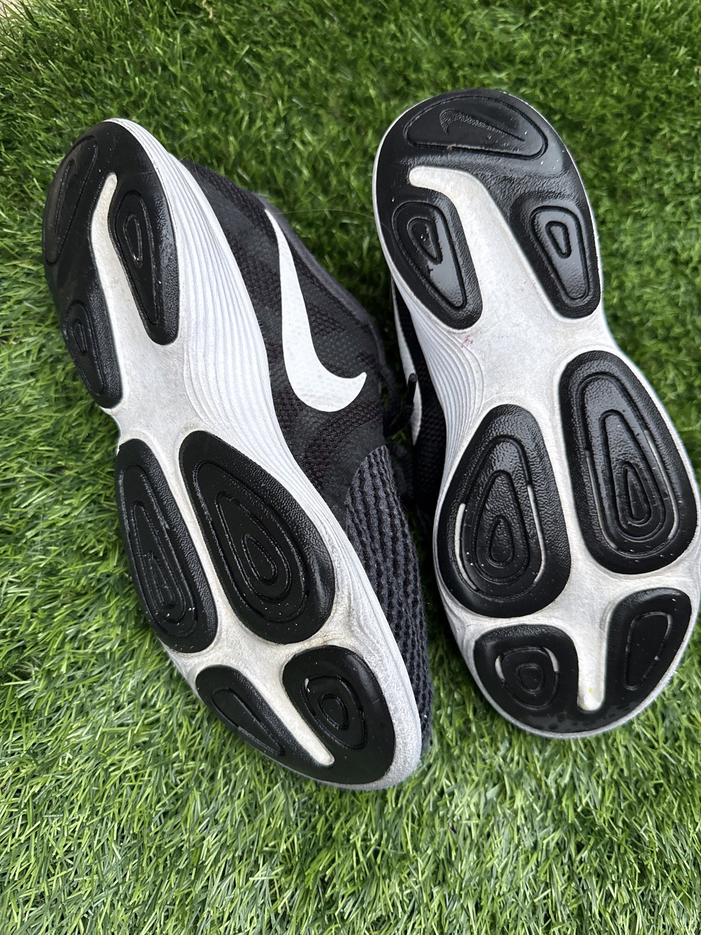 Nike Black and Grey Running s4 Trainers, Nike, 4, Excellent condition — preloved on SilentSale®