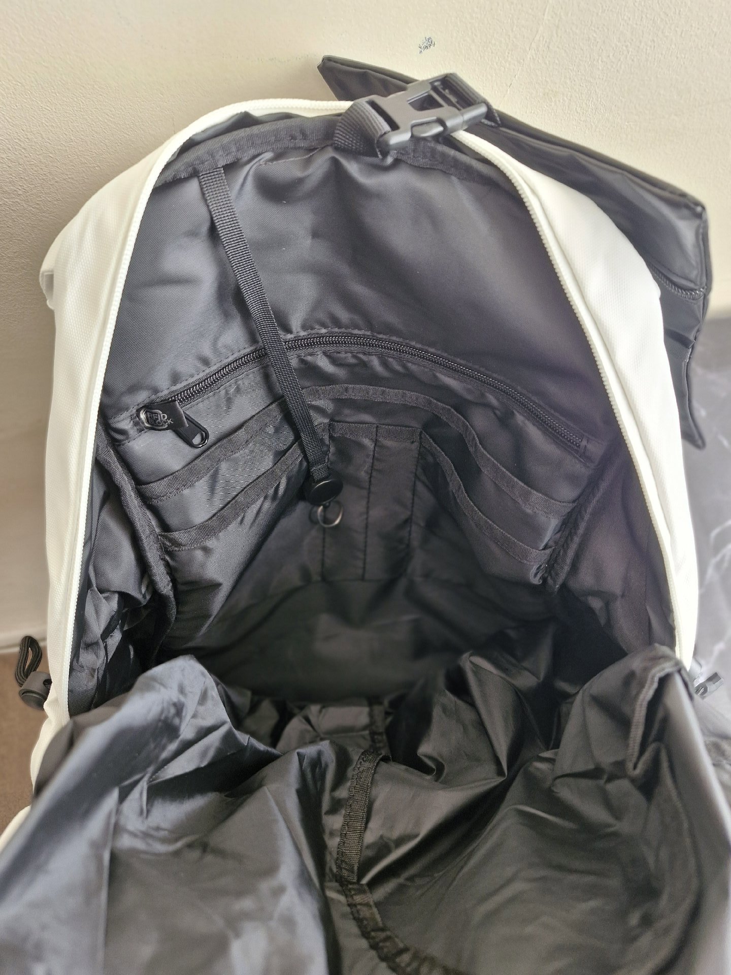 UMGG White Roll Top Backpack with Black Mesh Pockets, Umgg, One Size, New condition — preloved on SilentSale®