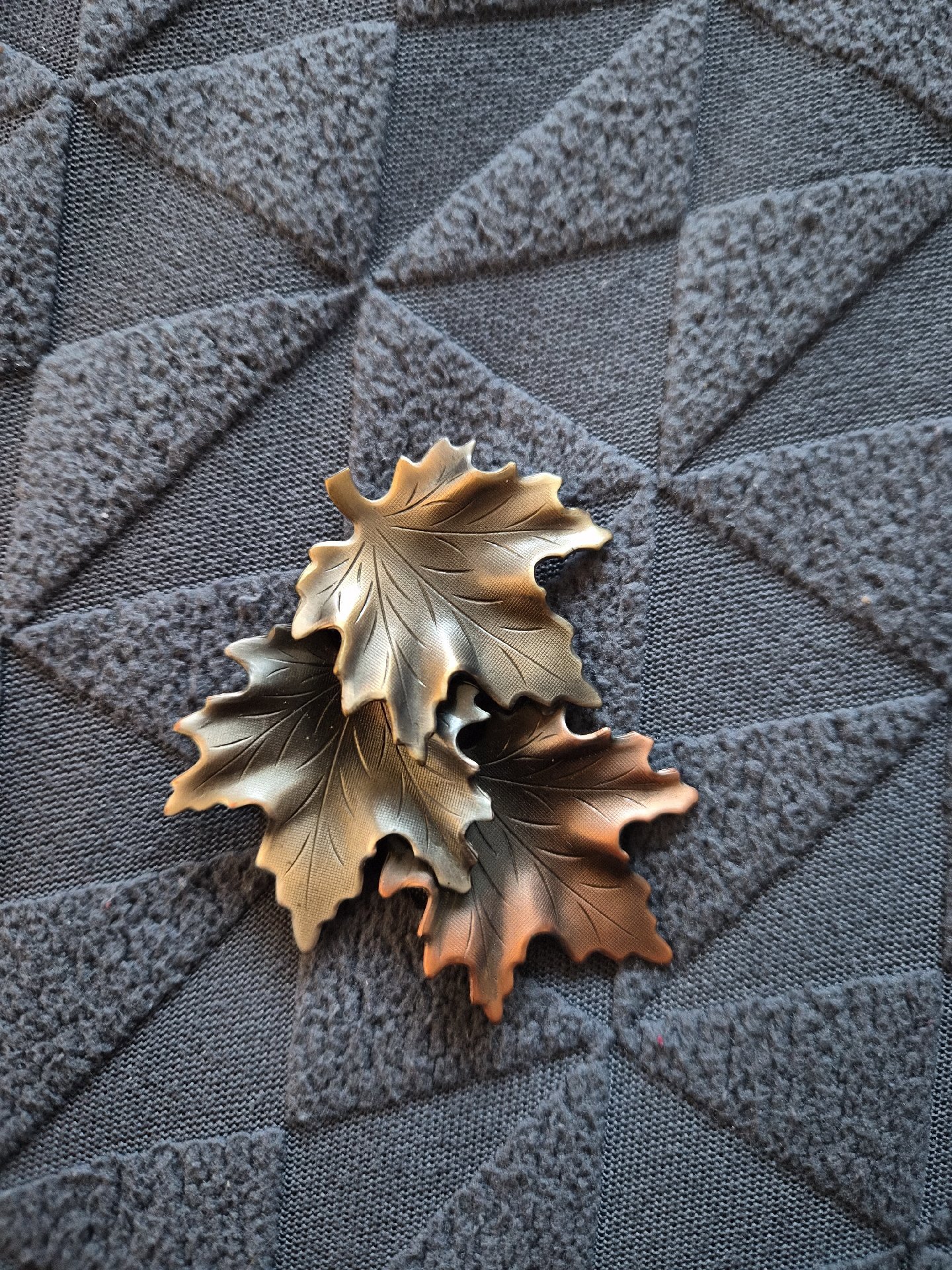 Vintage Leaf Design Metal Brooch Pin, Vintage, A, Excellent condition — preloved on SilentSale®