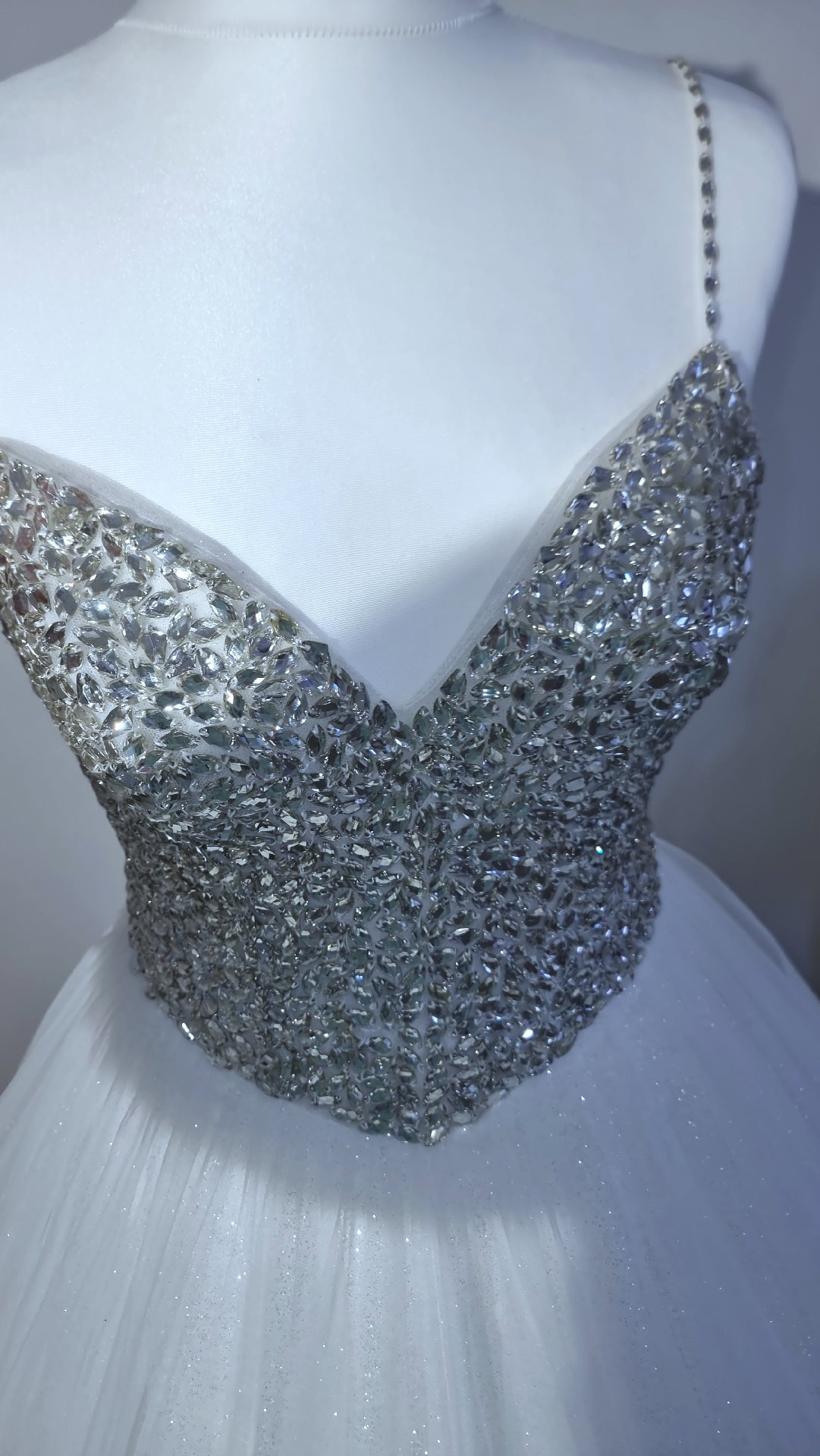 White Glitter Tulle Ball Gown Dress with Silver Beaded Bodice, Unbranded, 8, New condition — preloved on SilentSale®