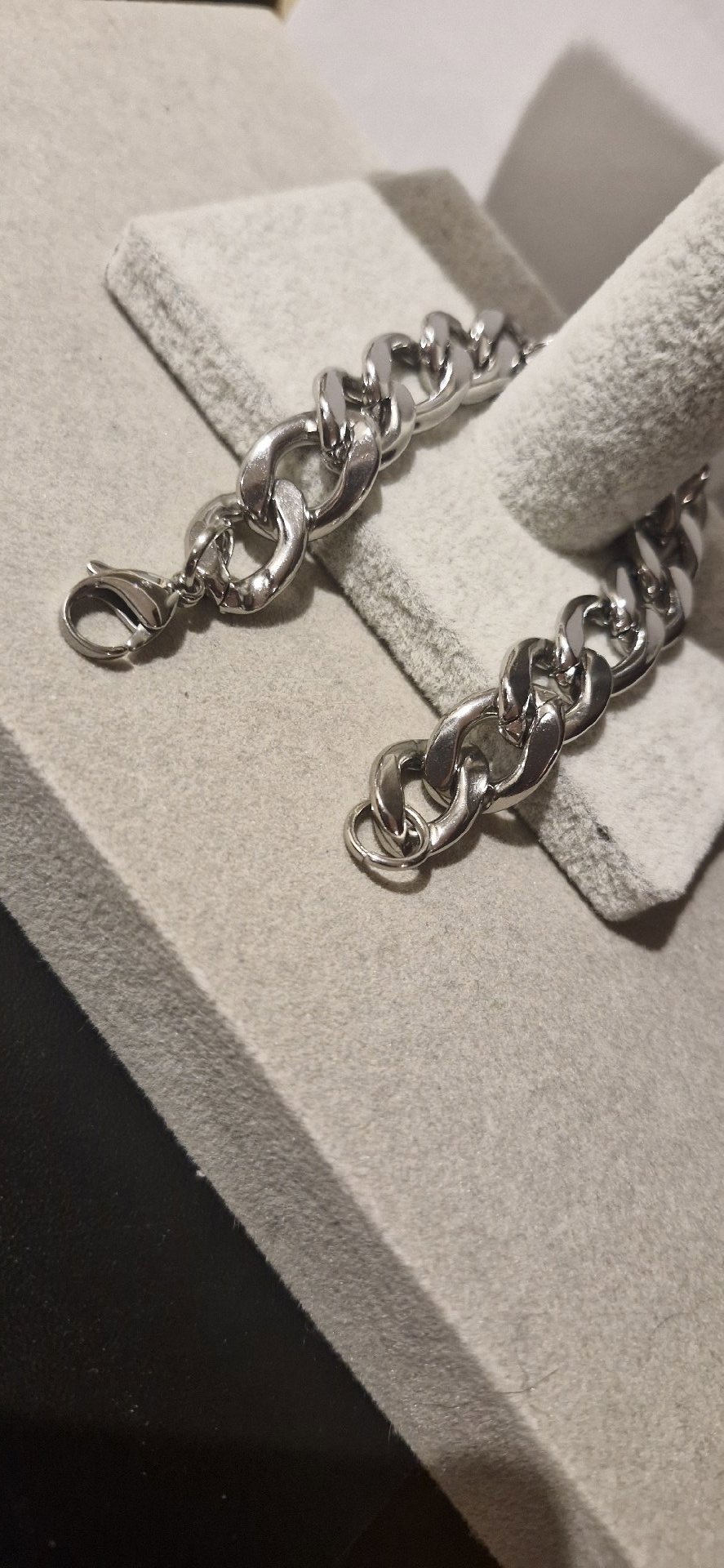 Silver Chunky Chain Bracelet with Lobster Clasp 21cm, Unbranded, One Size, New condition — preloved on SilentSale®