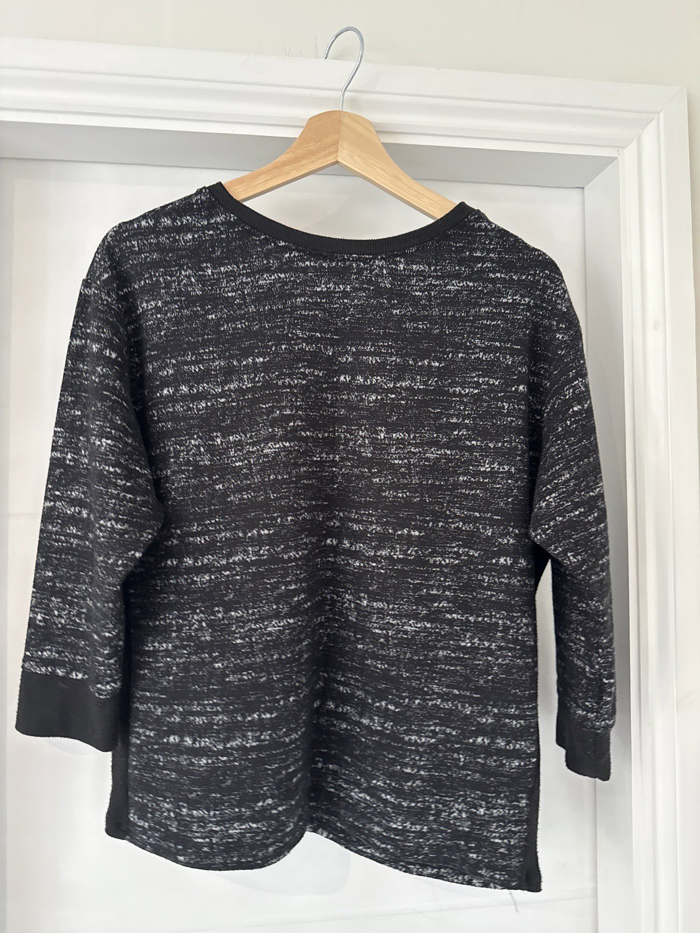 DKNY Black and Grey Patterned Sweatshirt – Size M, DKNY, M, Excellent condition — preloved on SilentSale®