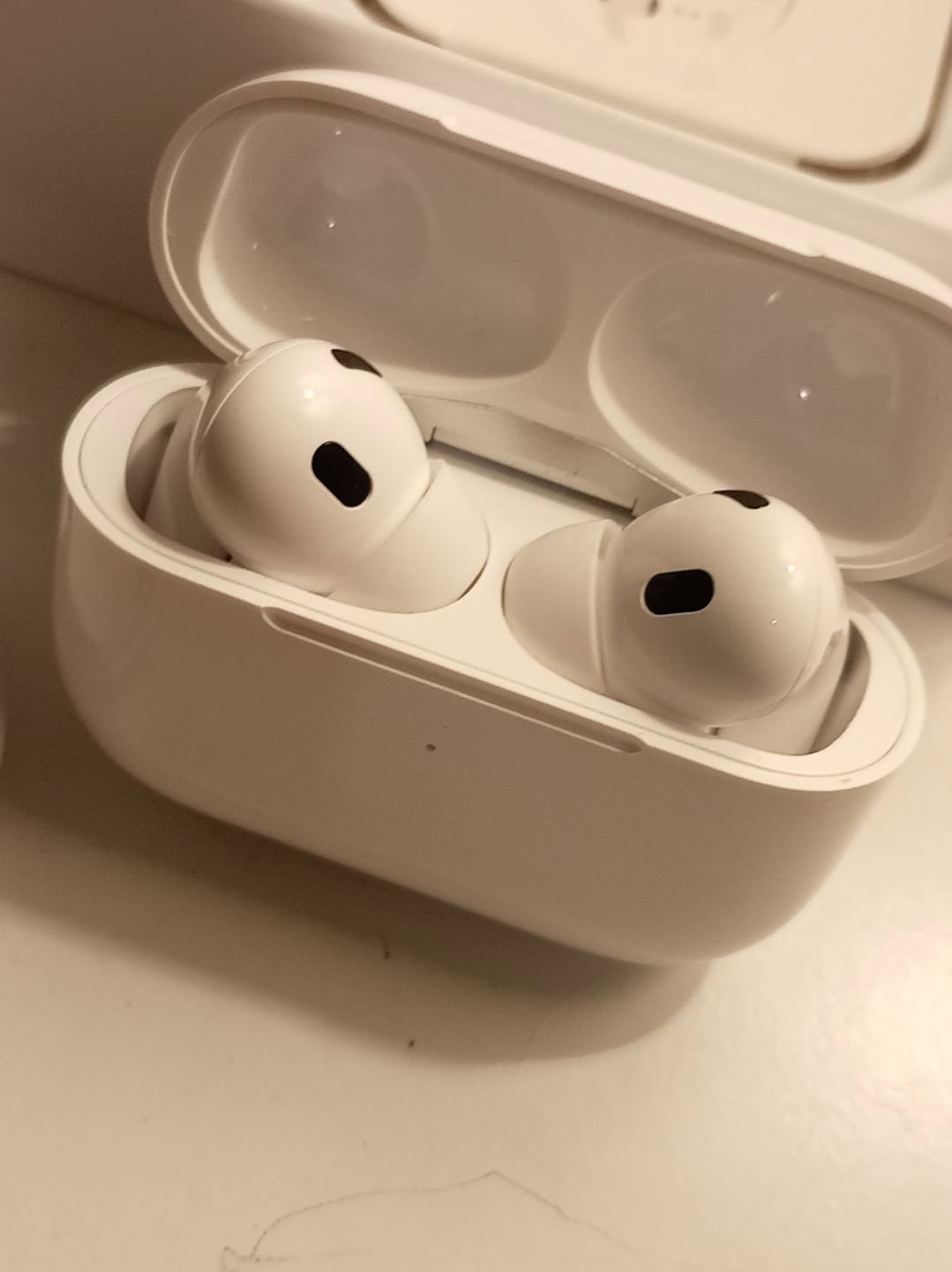 Airpods 2nd gen , Apple, One Size, New condition — preloved on SilentSale®