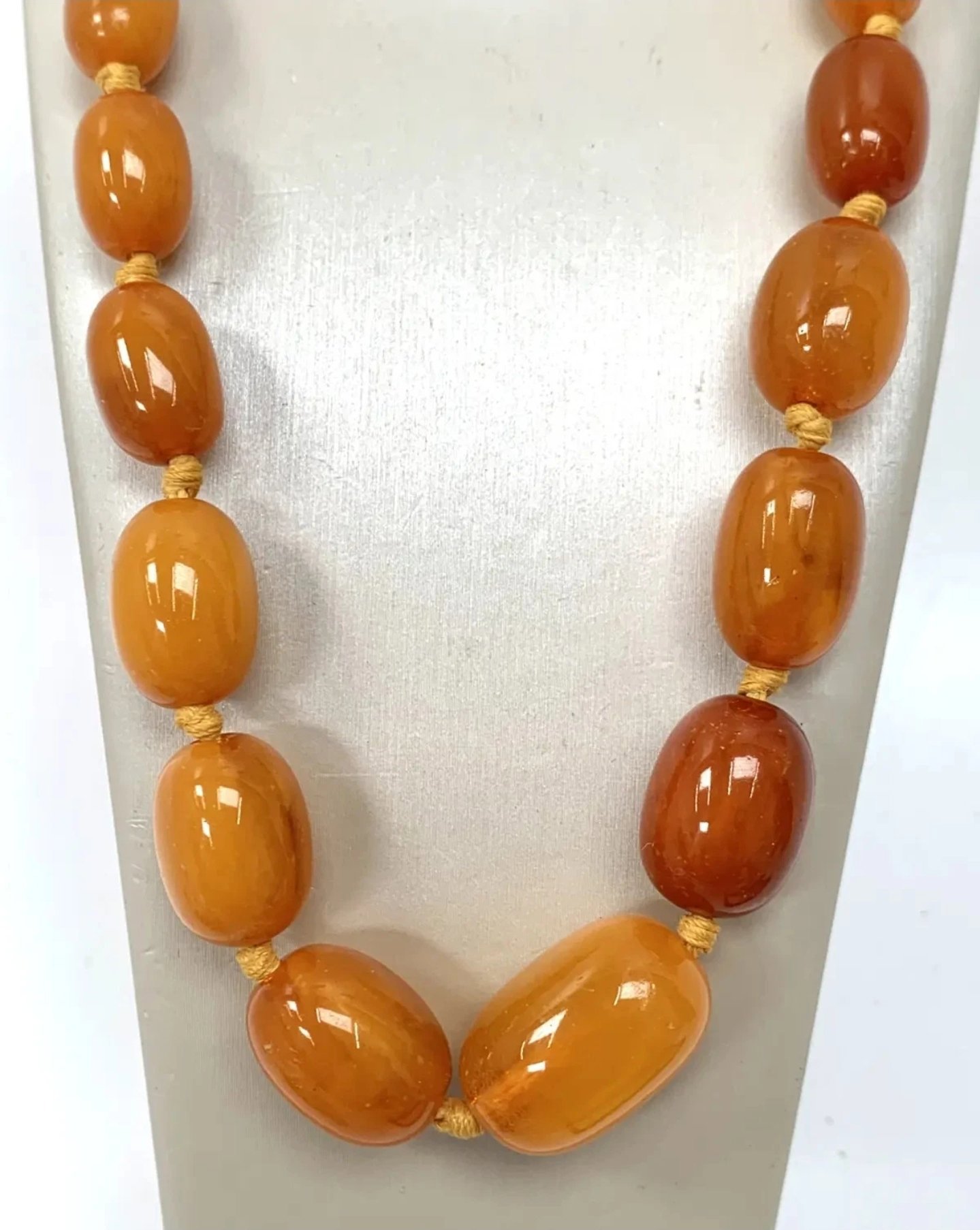 Vintage Amber Bead Necklace with 9ct Gold Clasp: Graduated Oval, 32gm, 50cm, Vintage, One Size, Excellent condition — preloved on SilentSale®