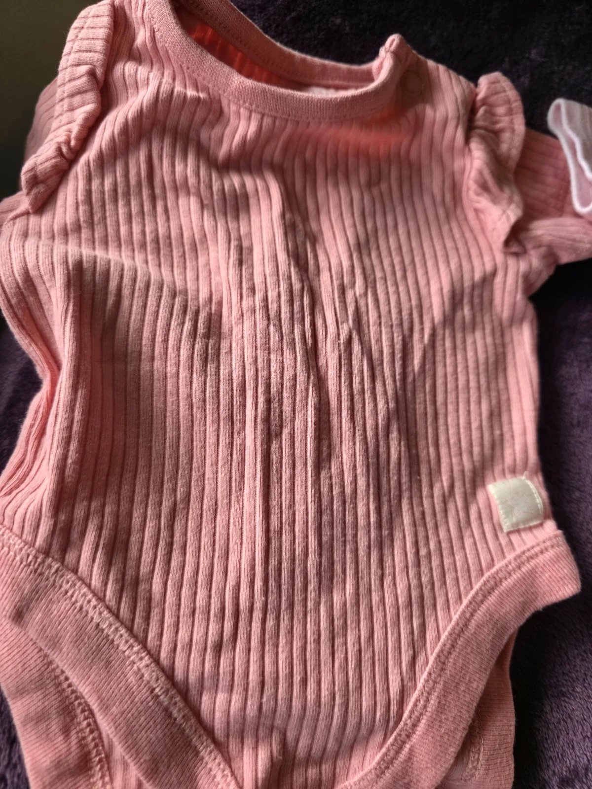 4 pink baby newborn bodysuits with small floral print #babygirl #floral, Fred & Flo, Newborn, Excellent condition — preloved on SilentSale®