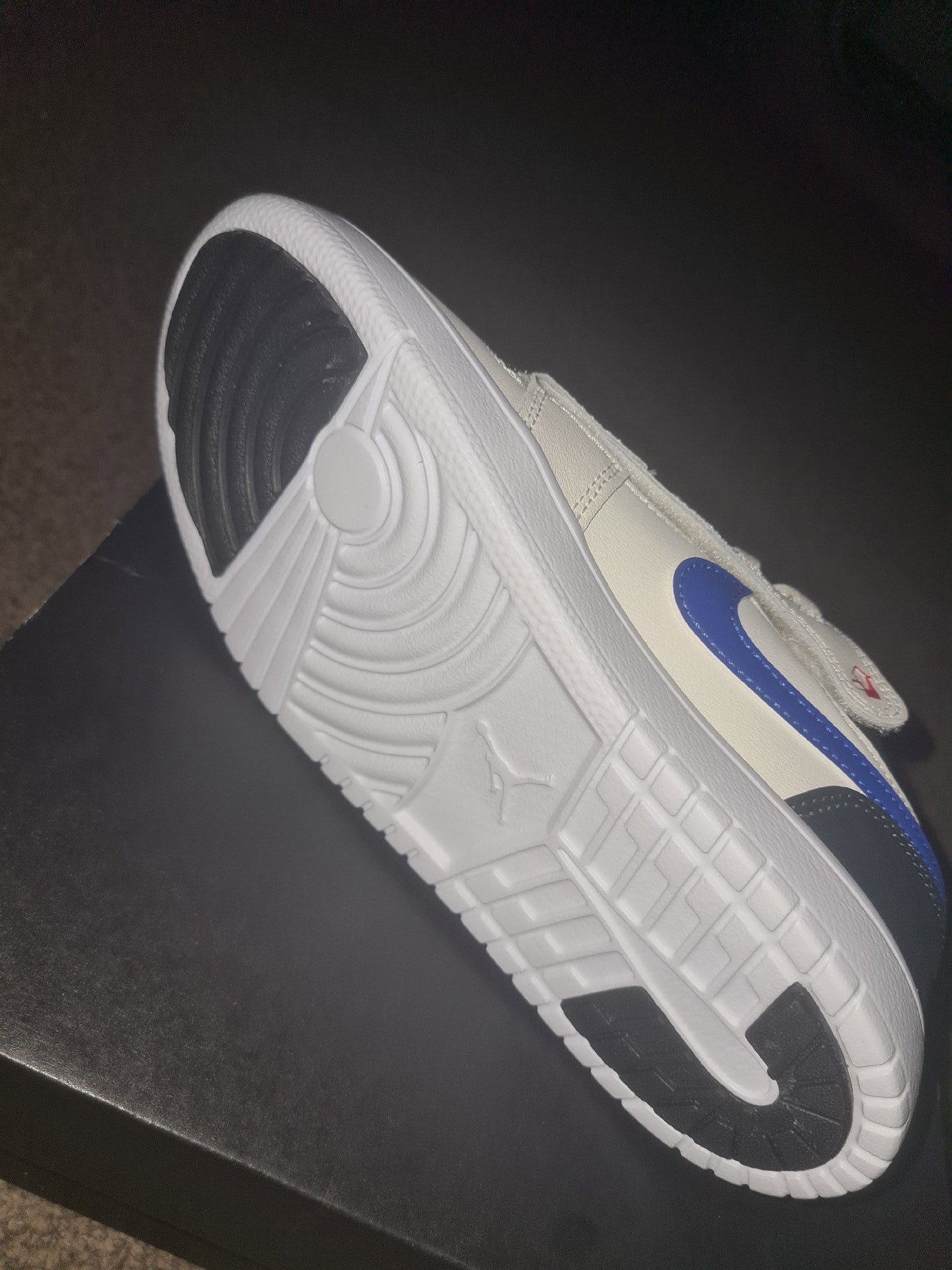 Jordan 1 Low Alt (PS) White Navy Blue Red Trainers – UK 2.5 Youth, Jordan, 3Y, Excellent condition — preloved on SilentSale®