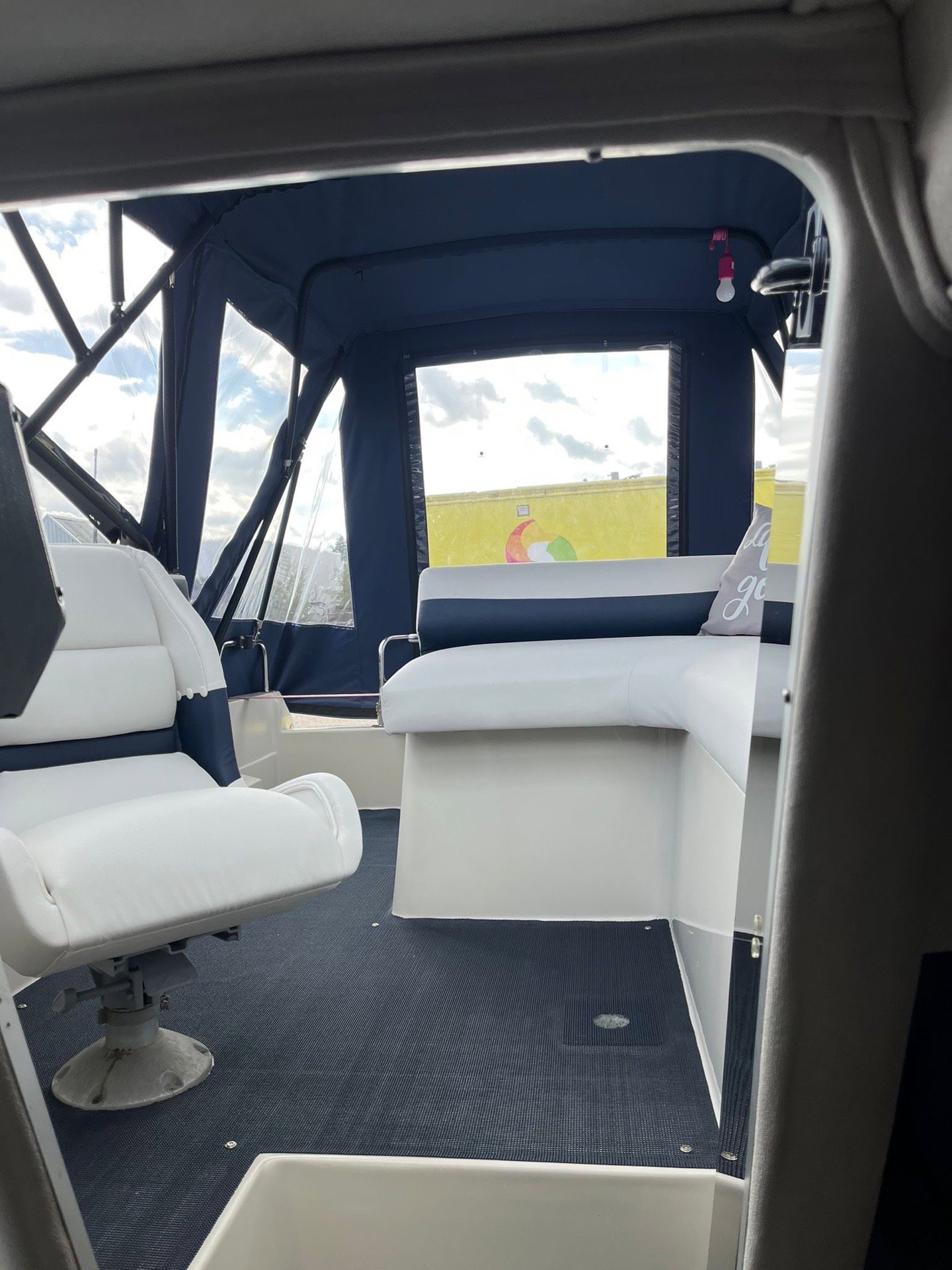 Motor Cruiser Boat with Cabin and Seating Area, Bayliner, One Size, Excellent condition — preloved on SilentSale®