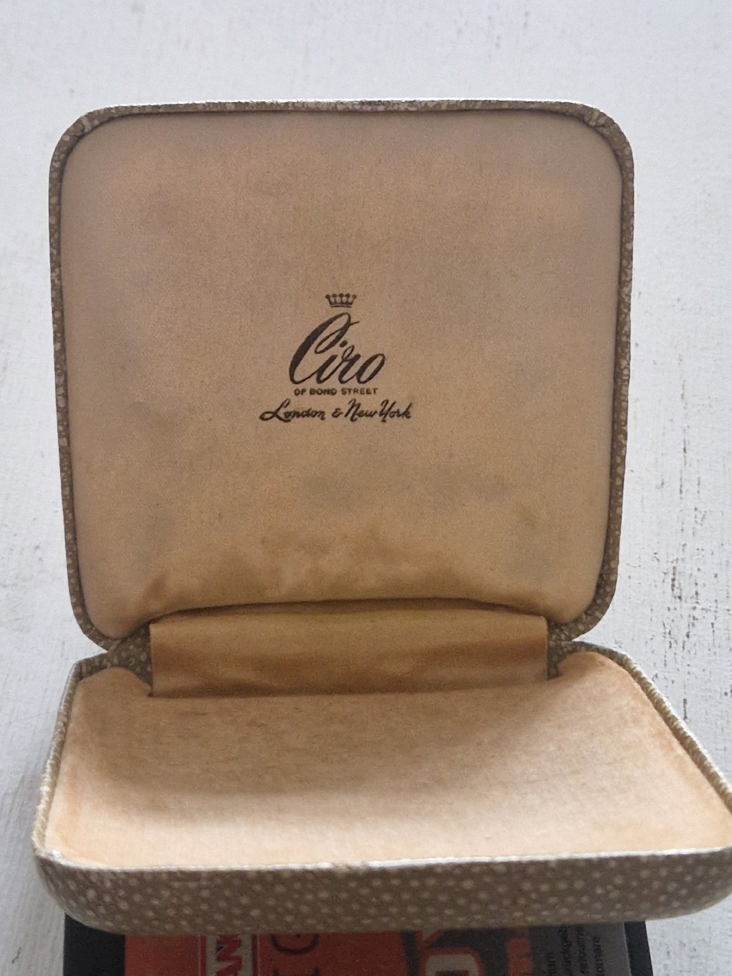 Vintage jewelry presentation box by Ciro of Bond Street, London & New York, ciro, One Size, Excellent condition — preloved on SilentSale®