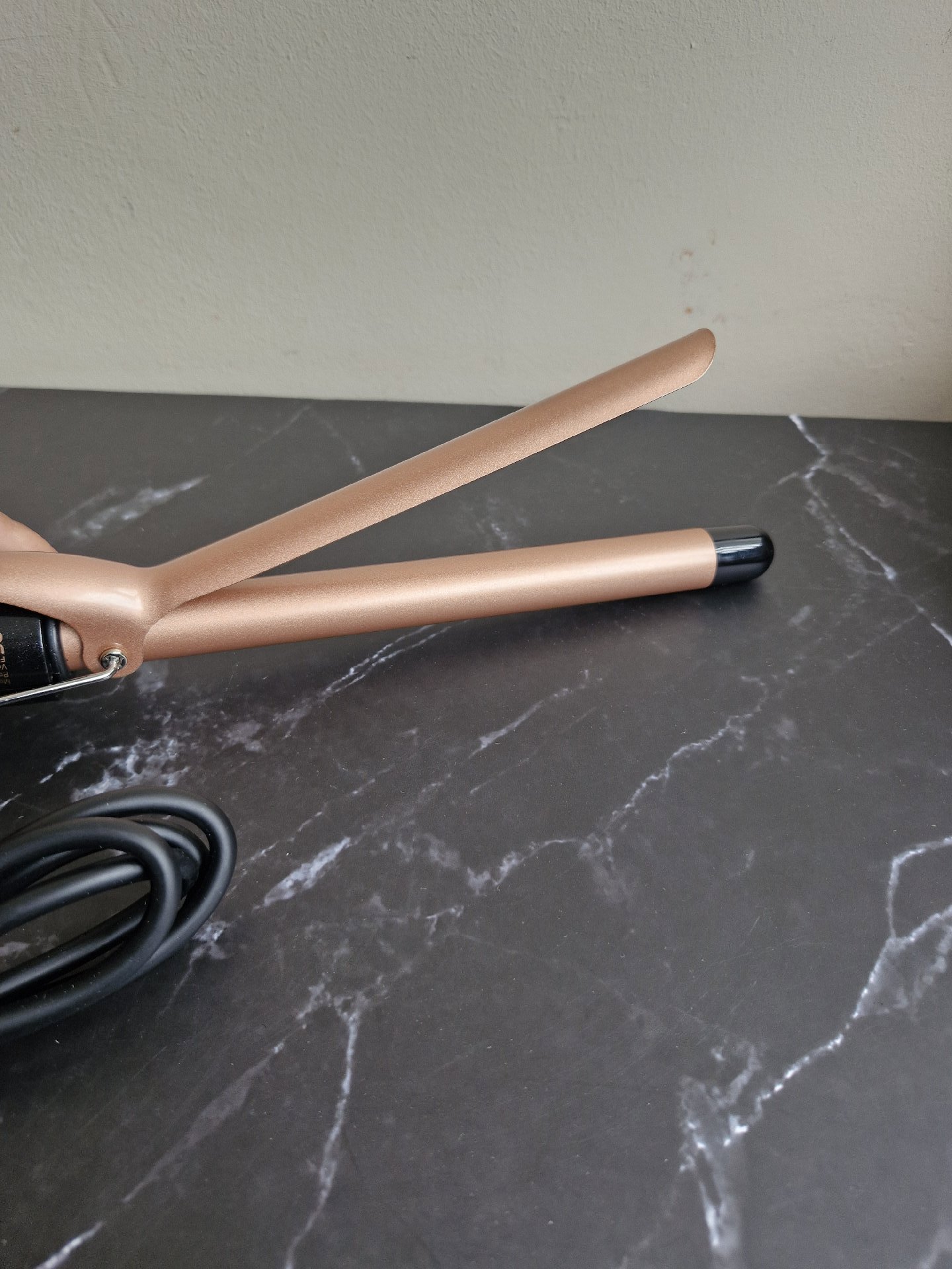 IKV Black Gold Curling Iron 3/4 Inch 19mm, Ikv, 3/4 inch 19mm, New condition — preloved on SilentSale®