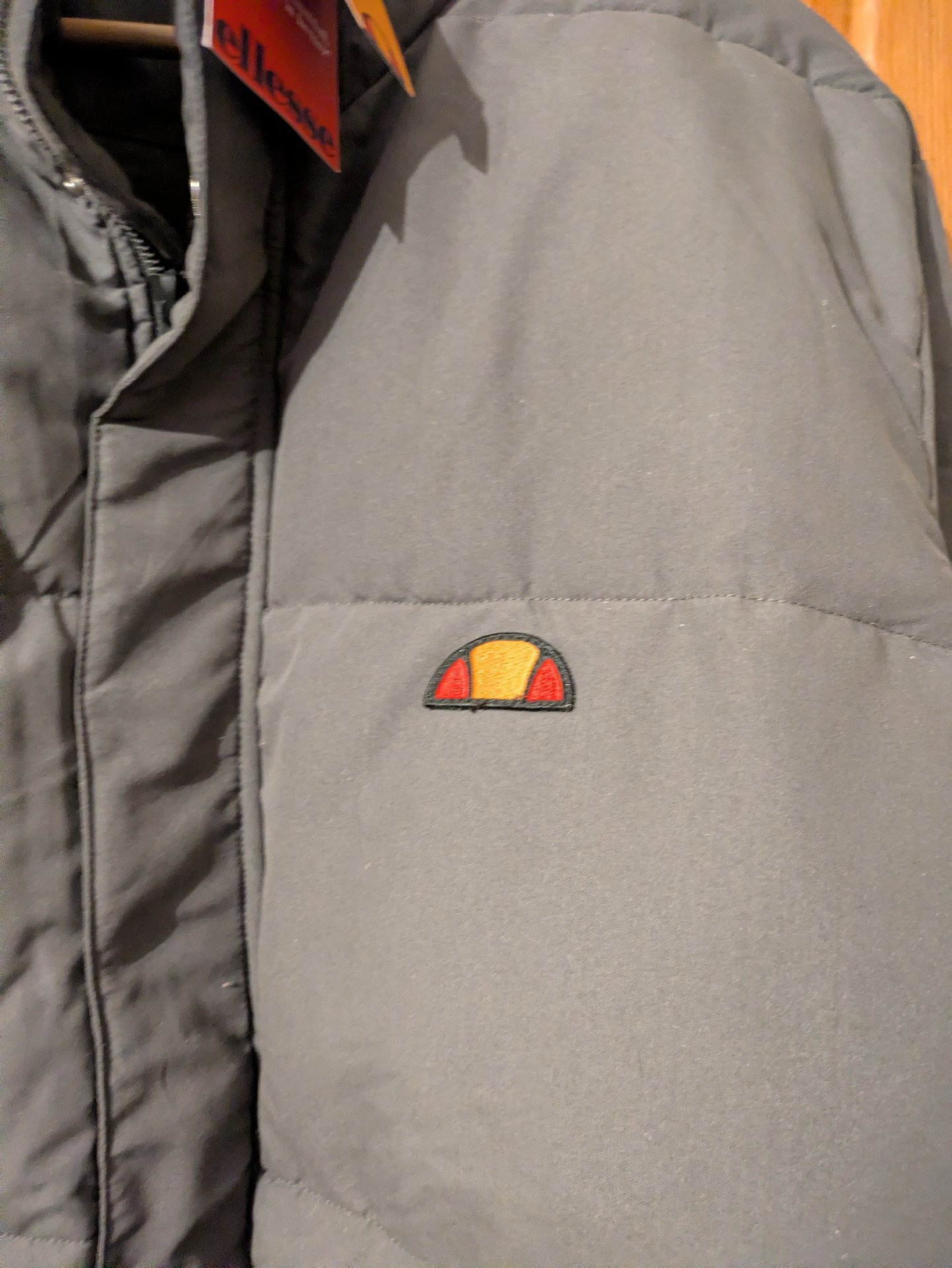 Ellesse Grey Puffer Jacket – UK 4XL, Ellesse, 4XL, New condition — preloved on SilentSale®