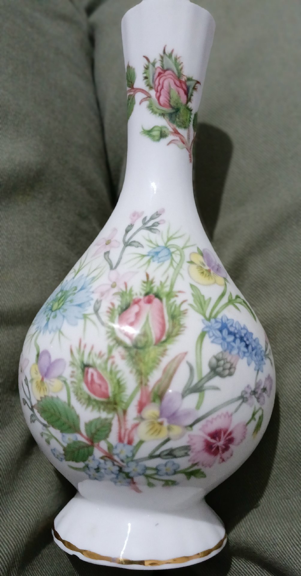 Aynsley Wild Tudor Fine English Bone China Vase, Aynsley, One Size, Excellent condition — preloved on SilentSale®