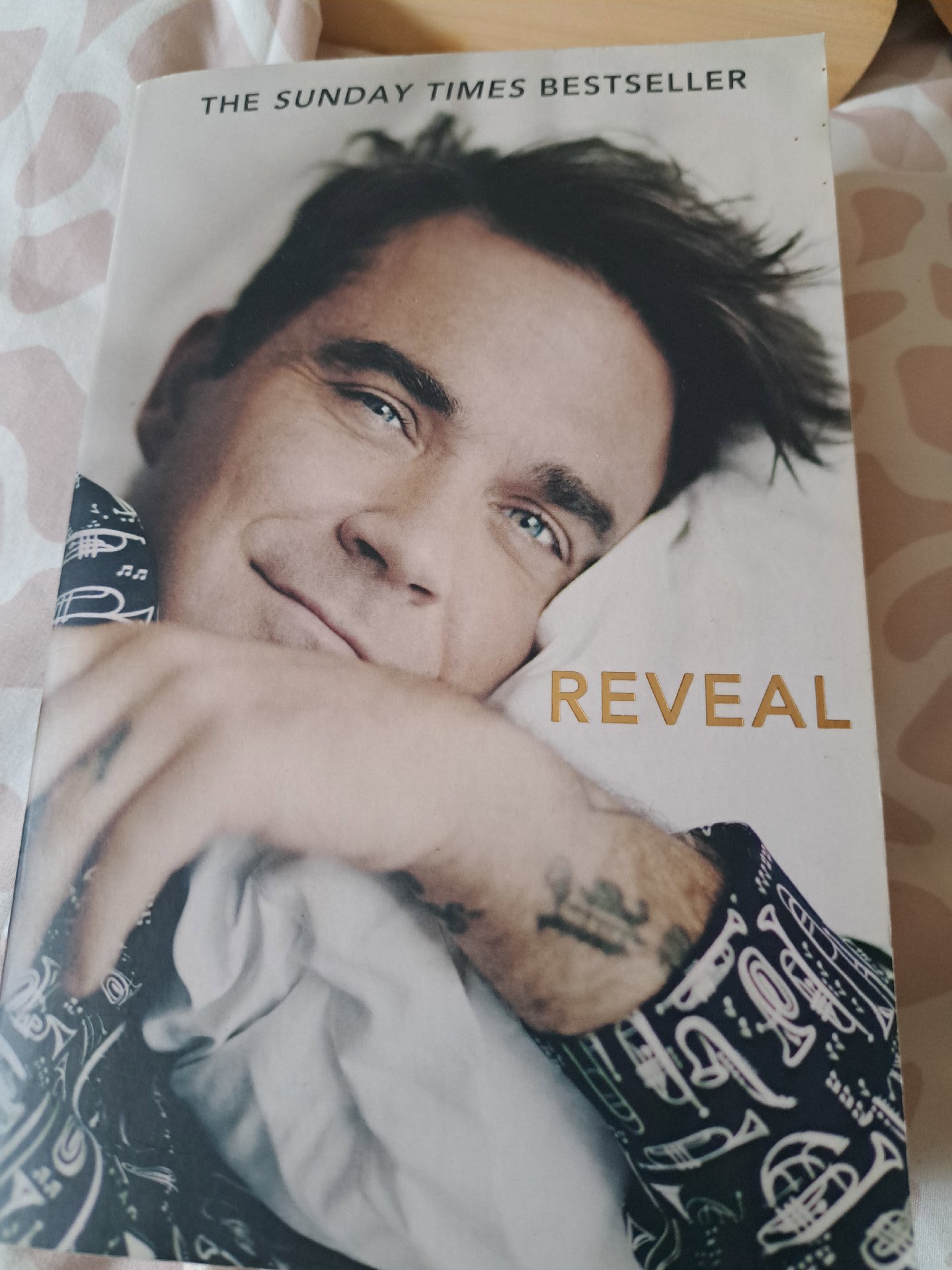 Reveal Robbie Williams  paperback book, Williams, Paperback, Good condition — preloved on SilentSale®