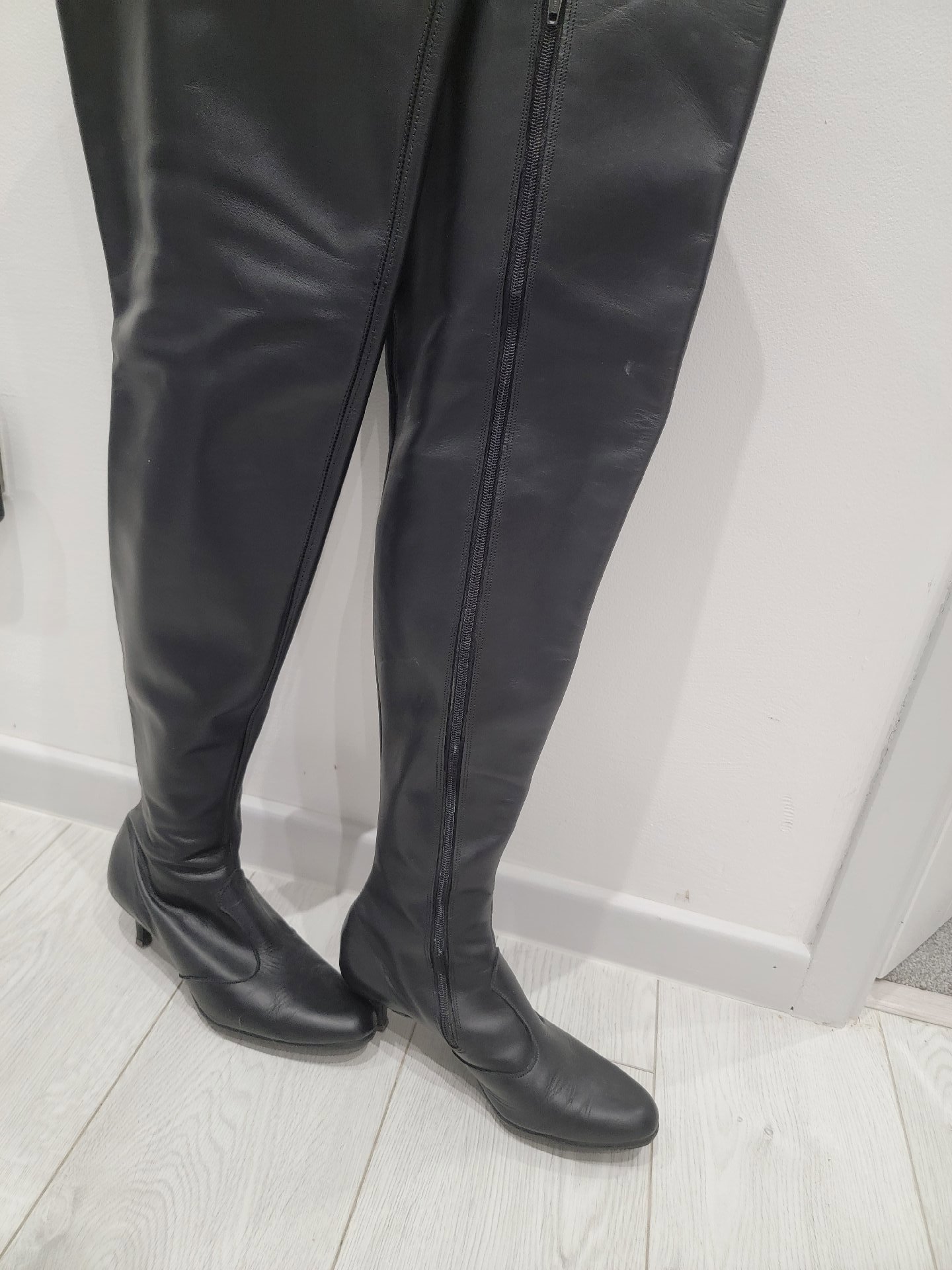 Black Leather Thigh High Boots, Leg San, 5, Good condition — preloved on SilentSale®