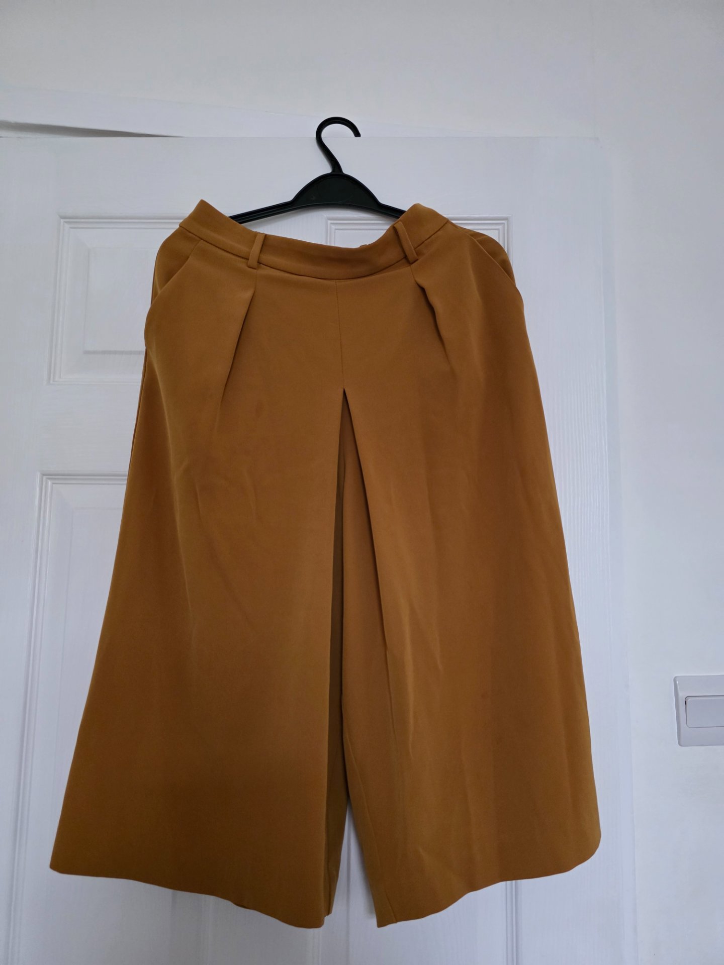 Brown Wide Leg Culottes, Uniqlo, M, Excellent condition — preloved on SilentSale®