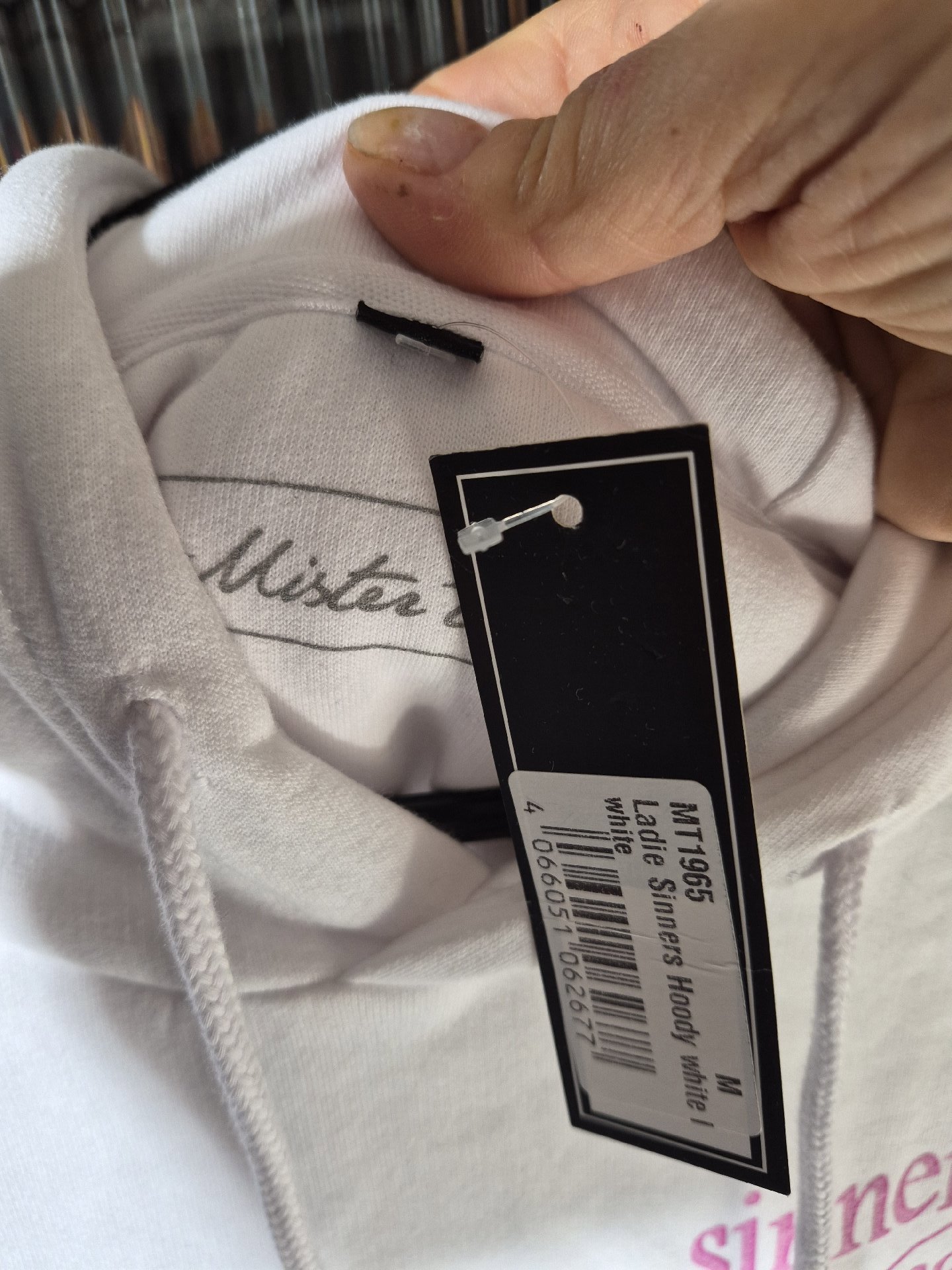 Mister Tee White Sinners Saints Hoodie – Size M, Mister Tee, M, New condition — preloved on SilentSale®