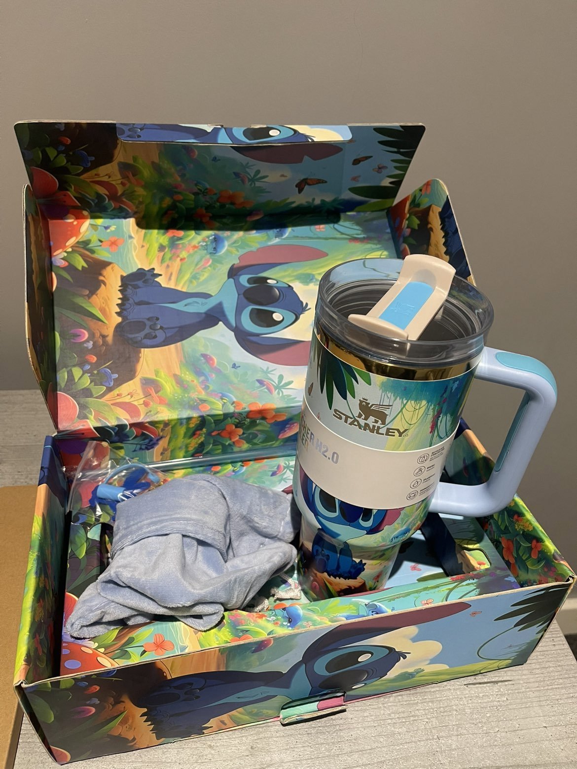 Stanley Stitch Travel Mug with Gift Box, Stanley, One Size, New condition — preloved on SilentSale®