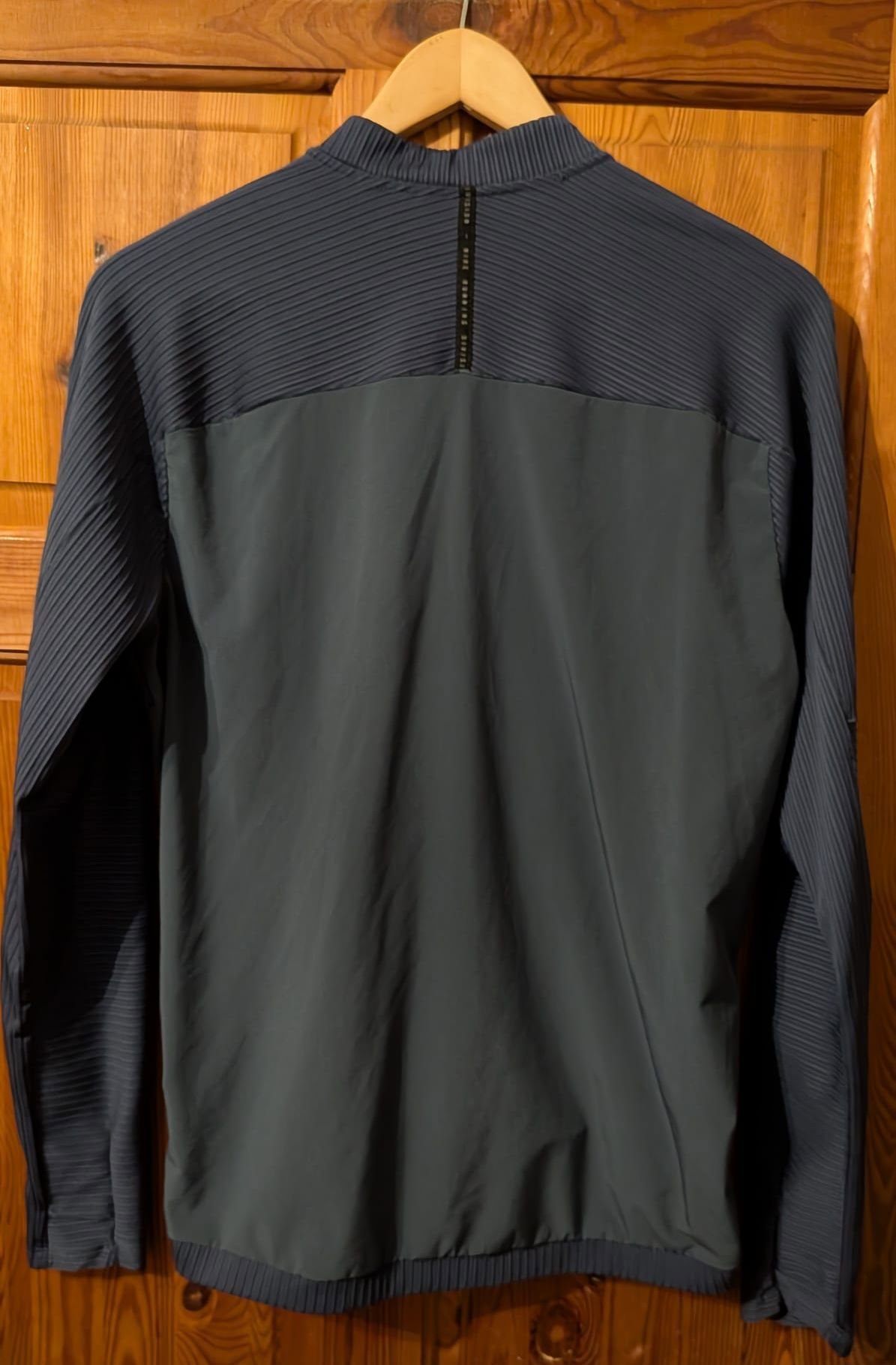 Nike Running Division Grey Lightweight Running Jacket, Nike, L, New condition — preloved on SilentSale®