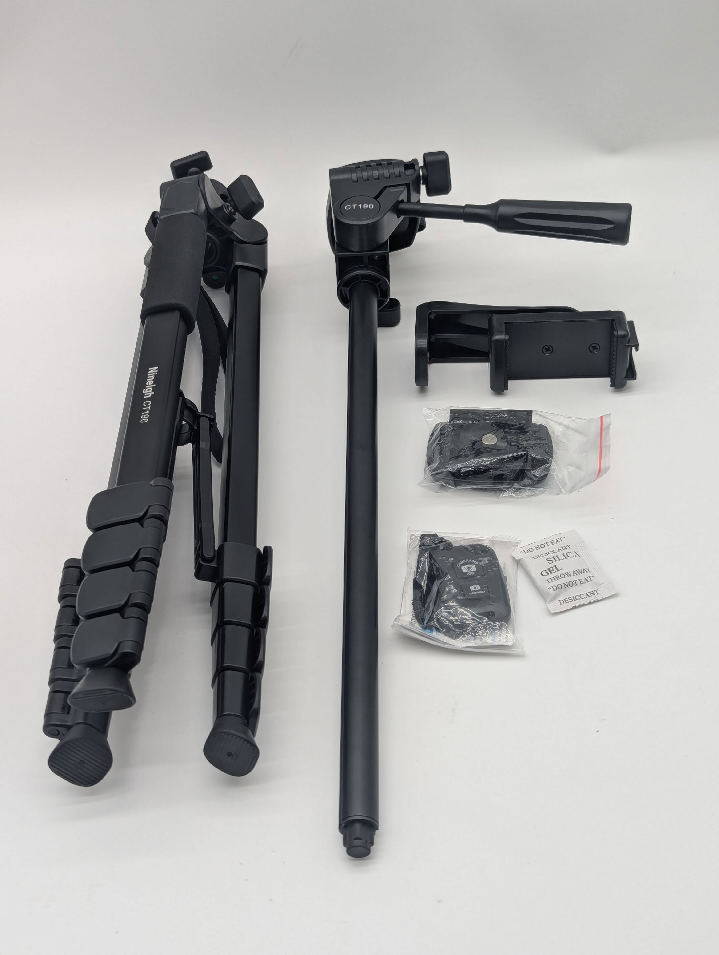 Ninetight CT190 Tripod with Remote for Phone and Camera, Ninetight, One Size, New condition — preloved on SilentSale®