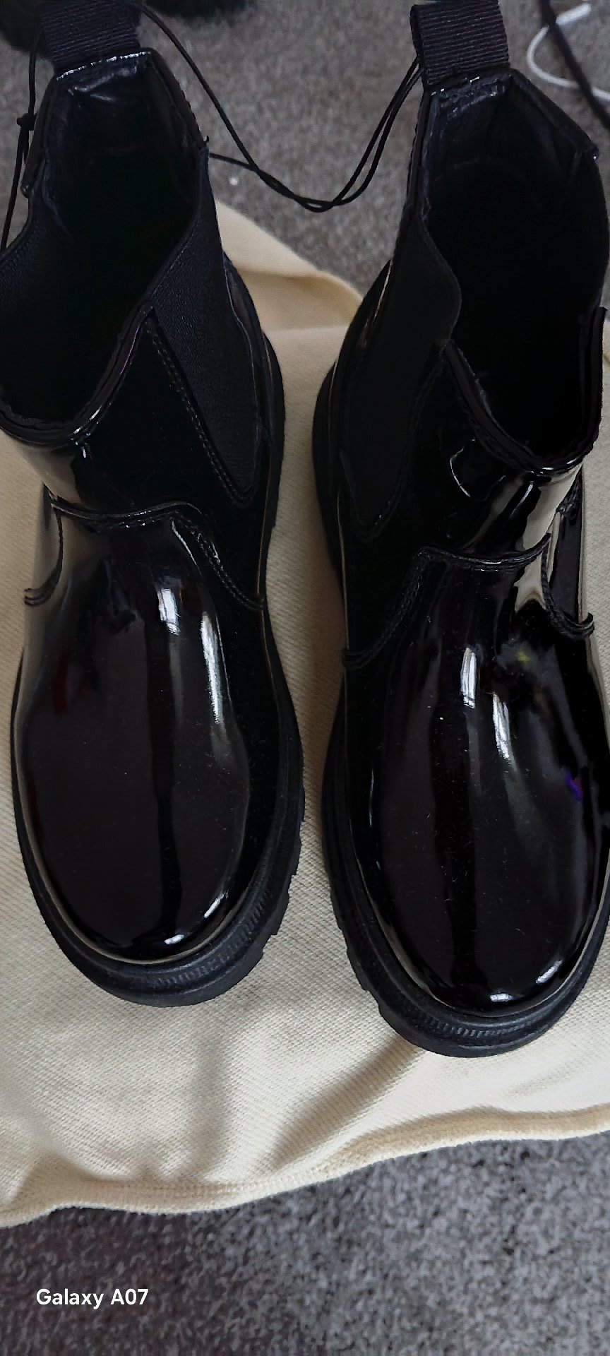 Black Patent Chelsea Boots – UK 2 / EU 34, Unbranded, 2, New condition — preloved on SilentSale®