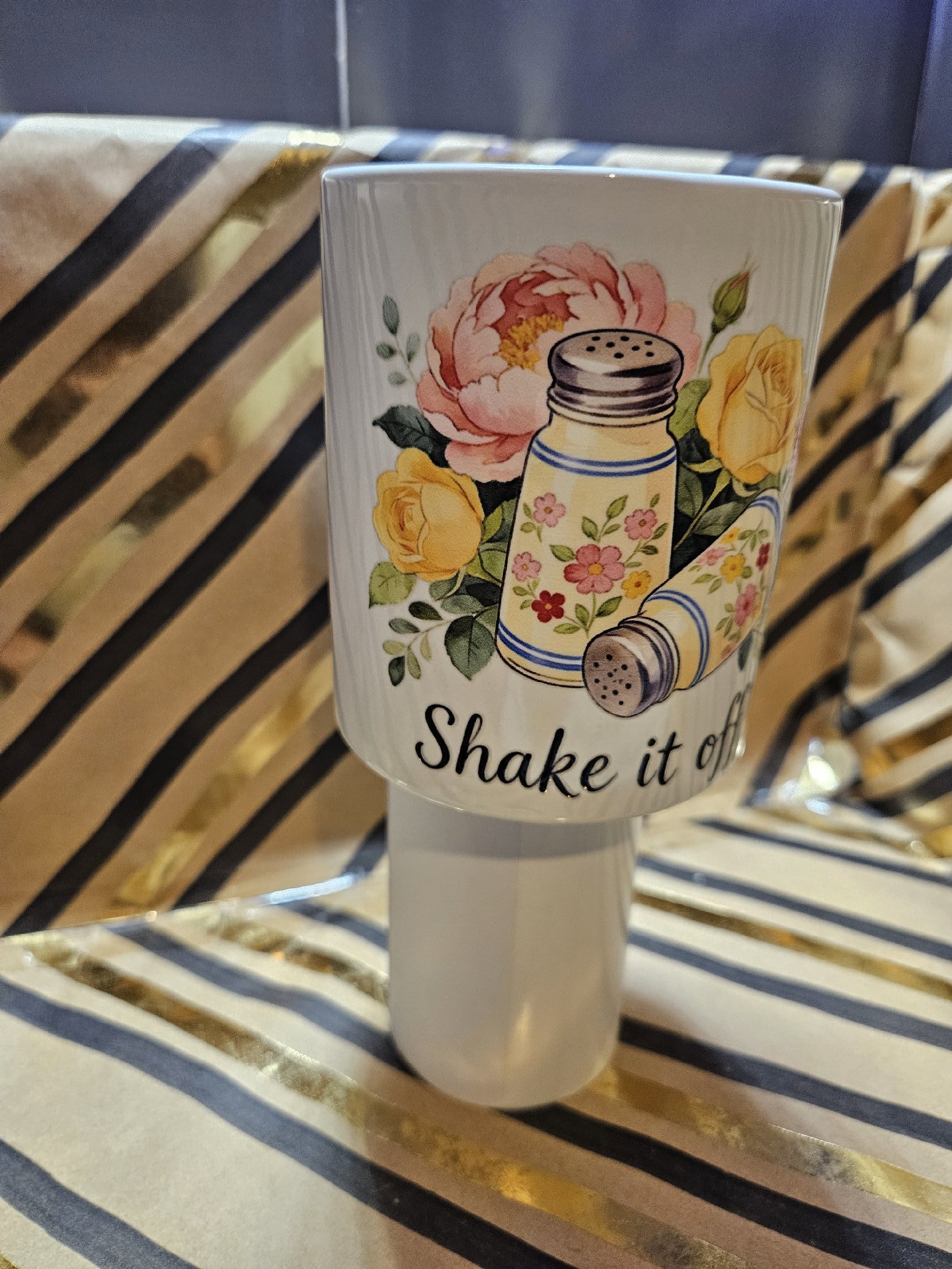 Ceramic Mug with Floral and Salt Shaker Design, Unbranded, One Size, New condition — preloved on SilentSale®