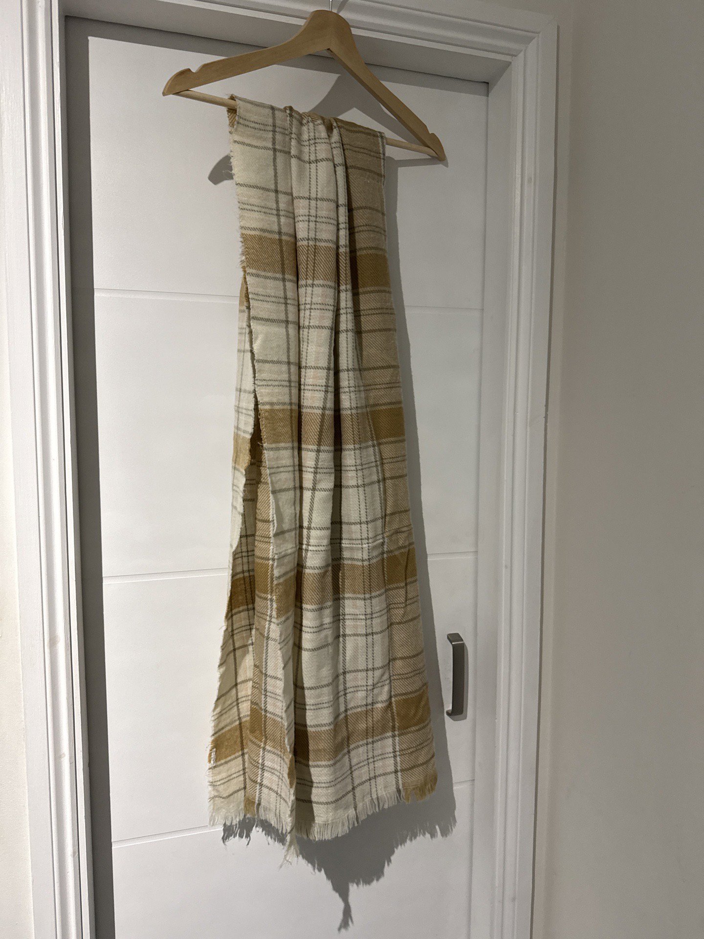 Beige and White Checked Scarf with Fringe, Unbranded, One Size, Excellent condition — preloved on SilentSale®
