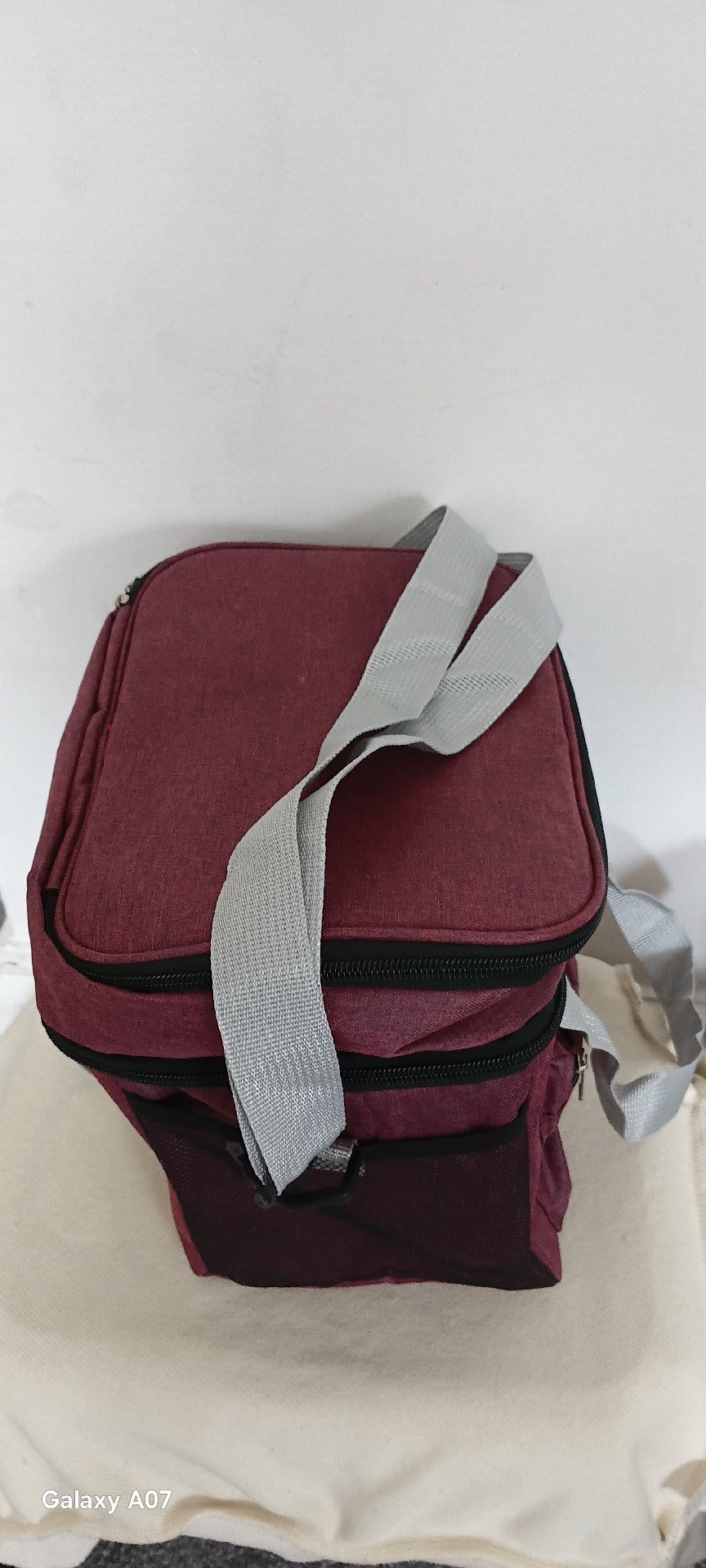 Burgundy Insulated Lunch Bag Cooler with Grey Handles, Unbranded, One Size, New condition — preloved on SilentSale®
