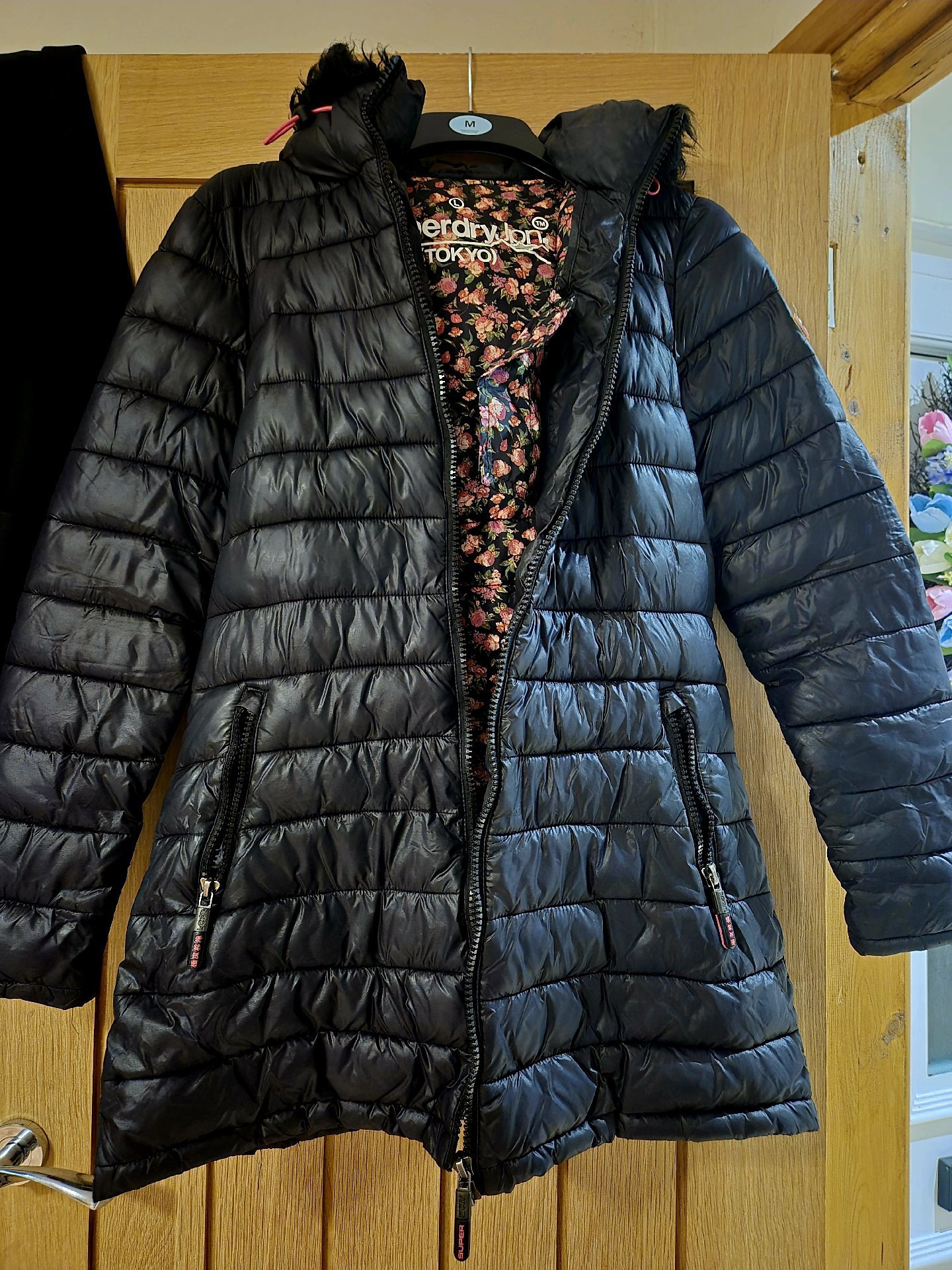 Superdry Black Puffer Coat with Floral Lining – Size M, Superdry, M, Excellent condition — preloved on SilentSale®